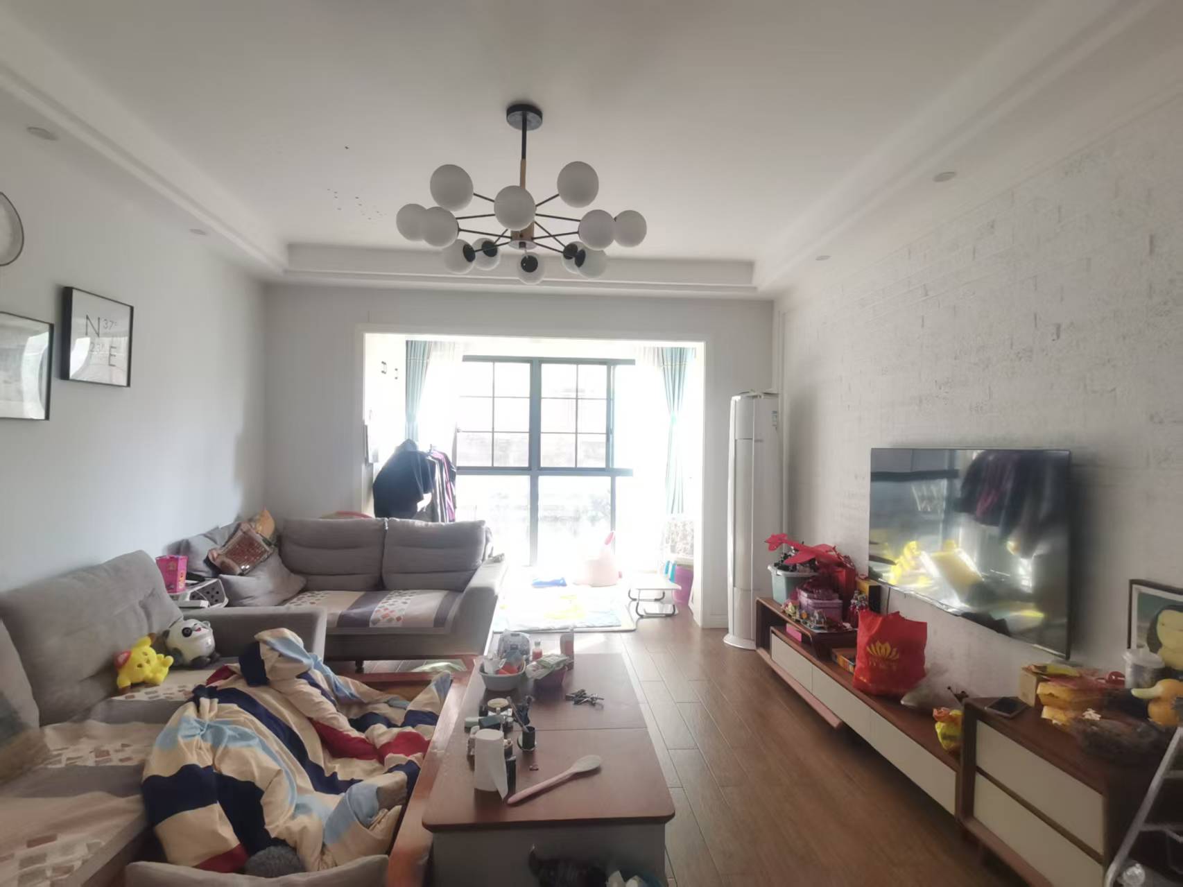 国色天香  3室2厅2卫    72.0万