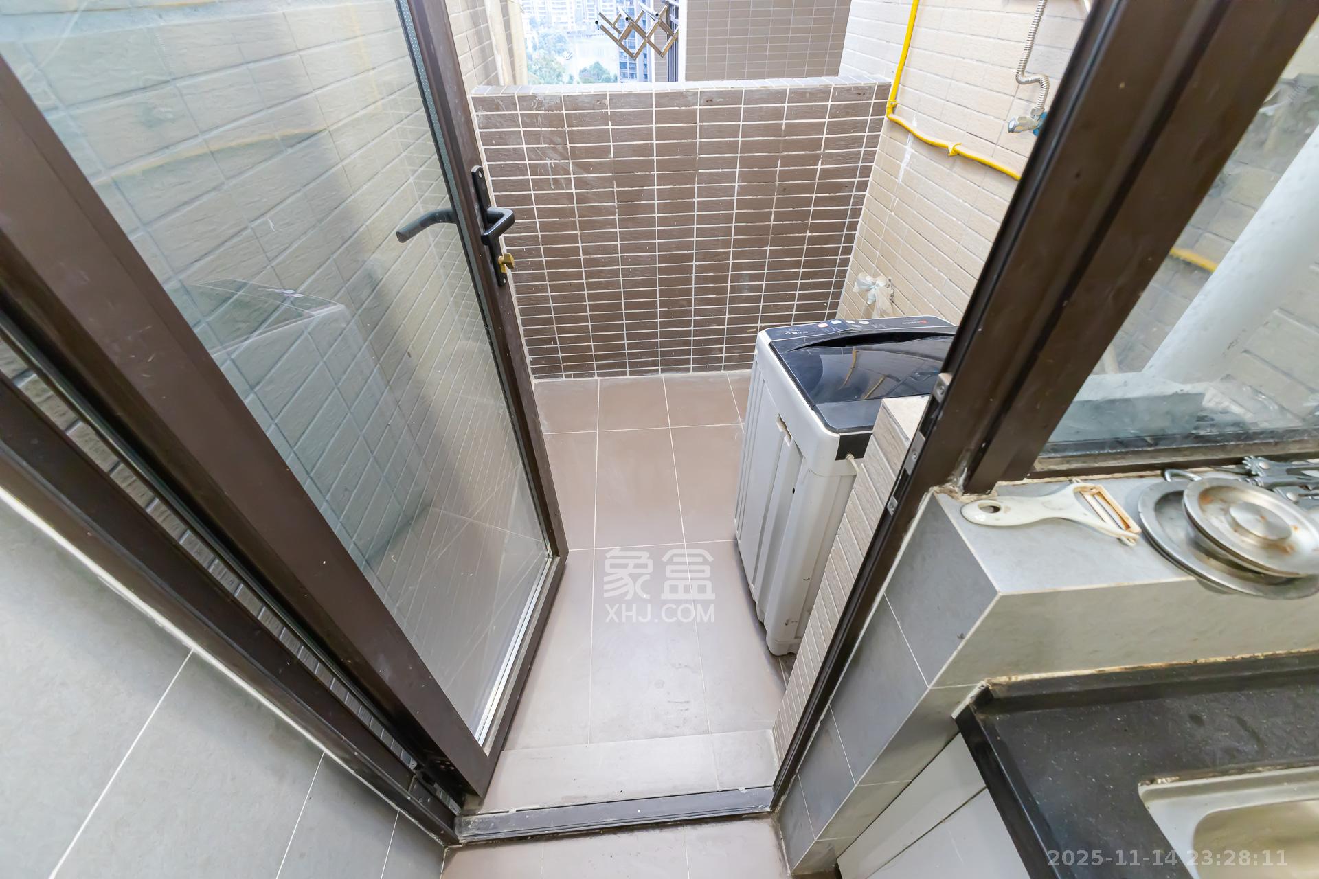 时代倾城二期 2室2厅1卫 58.0万 时代倾城二期 2室2厅1卫 58.0万阳台