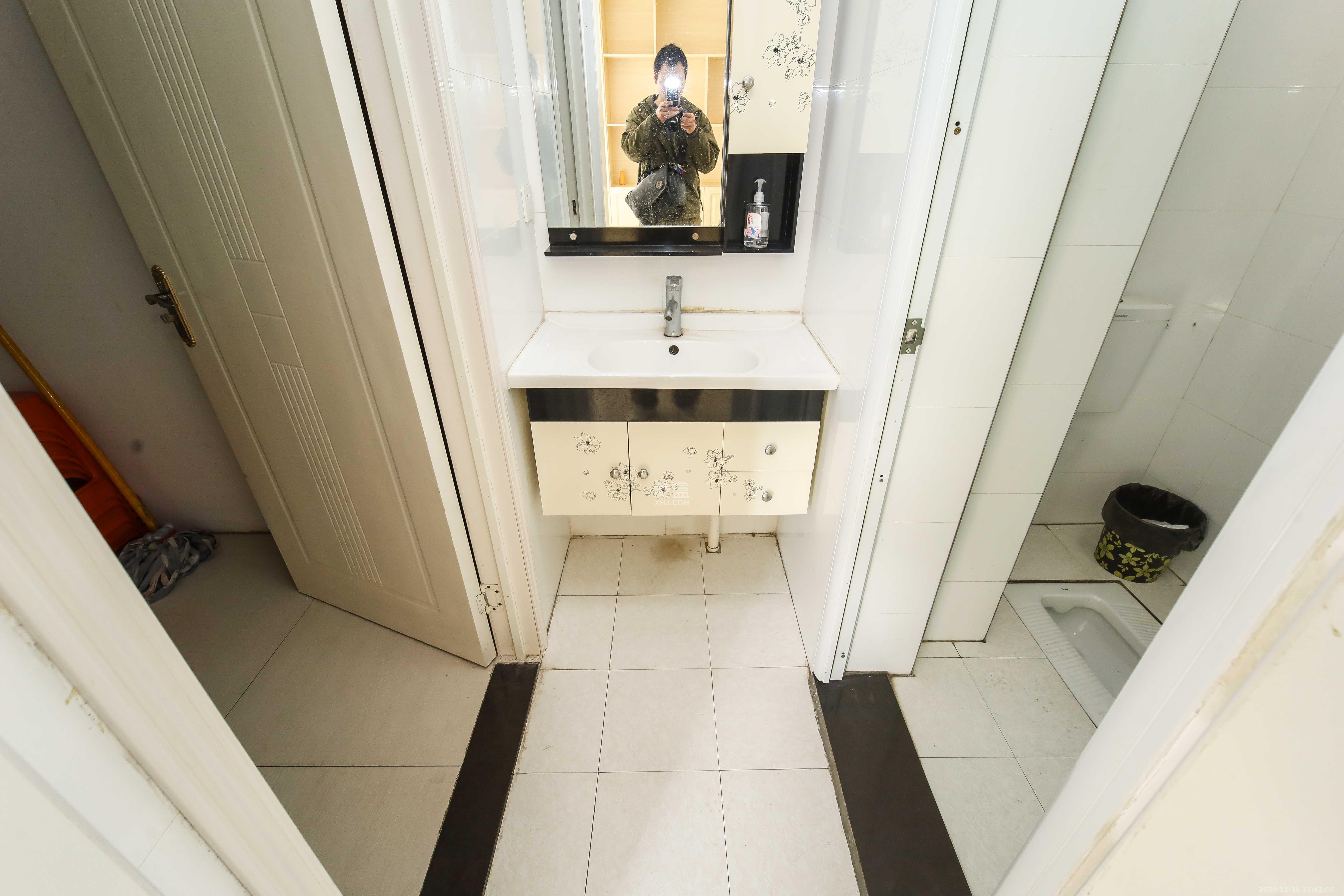 华晨国际公馆  2室1厅1卫    87.0万卫生间