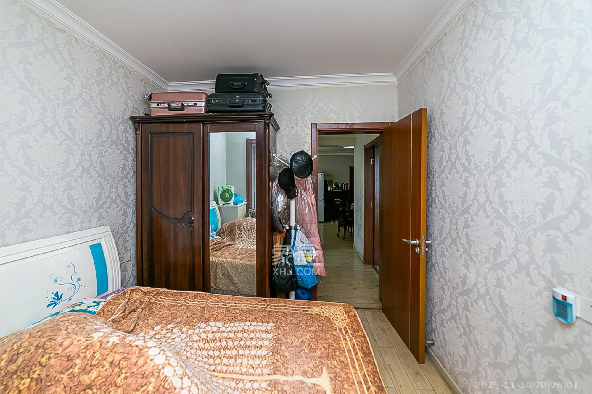 湘江锦绣  3室2厅2卫    68.0万卧室