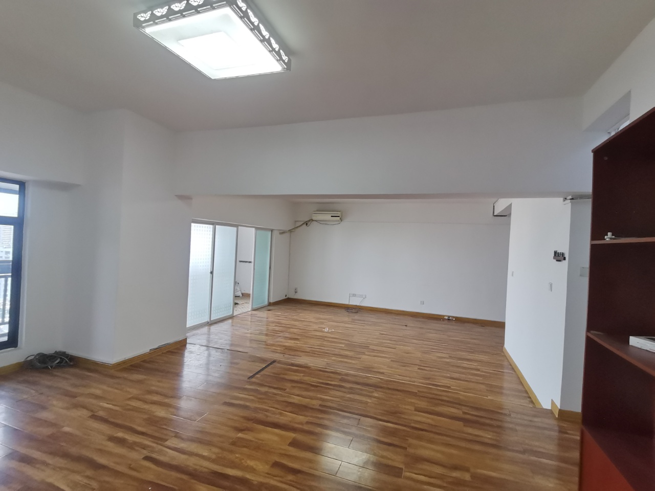 名门广场北区（二期）  3室2厅2卫    3800.0元/月室内图