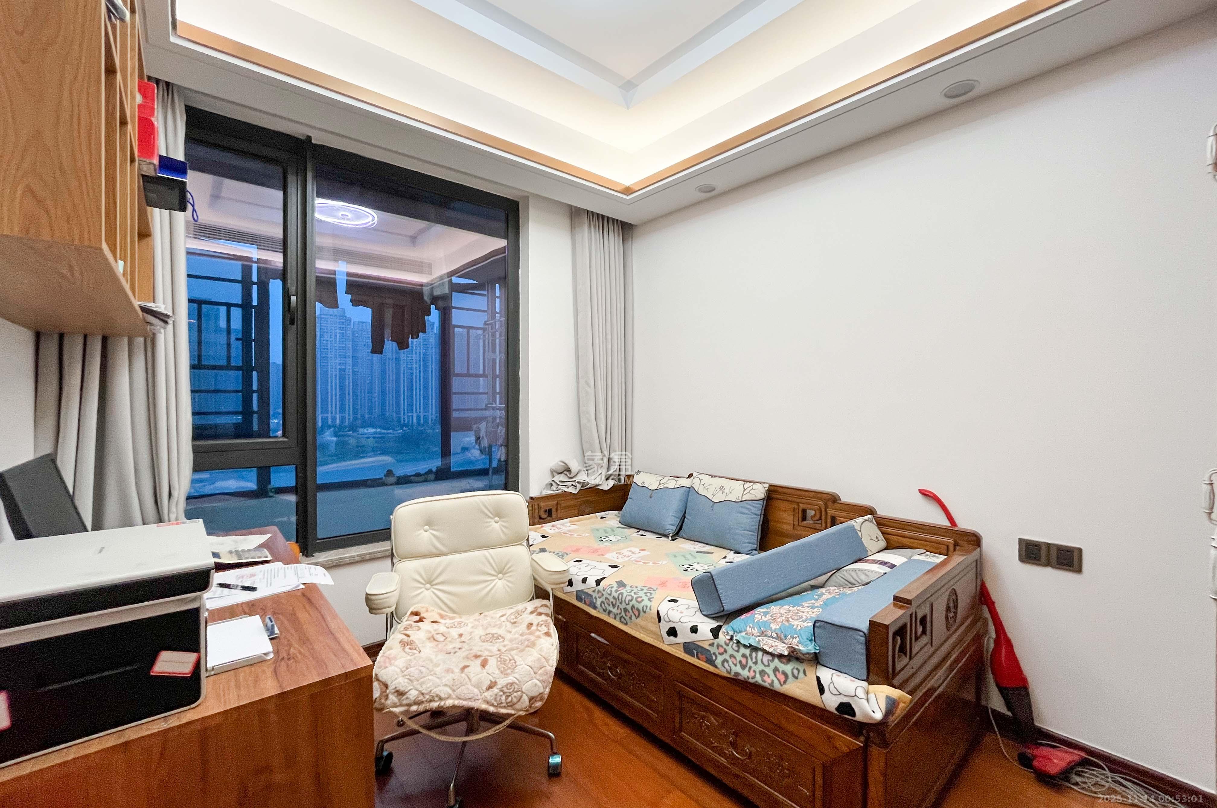 中海梅溪湖壹号  4室2厅2卫    700.0万其他