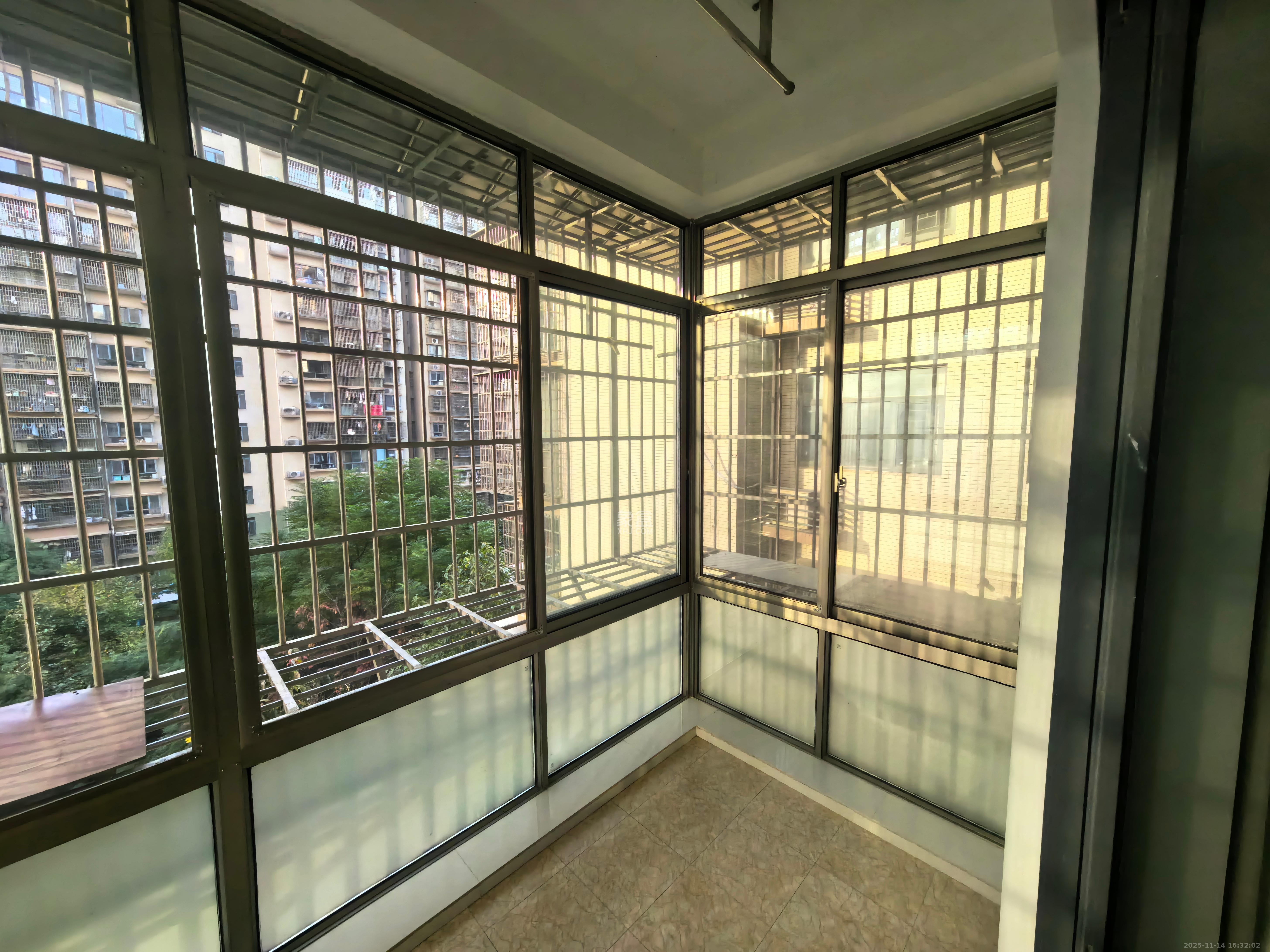 茶山馨苑  3室2厅2卫    3000.0元/月室内图