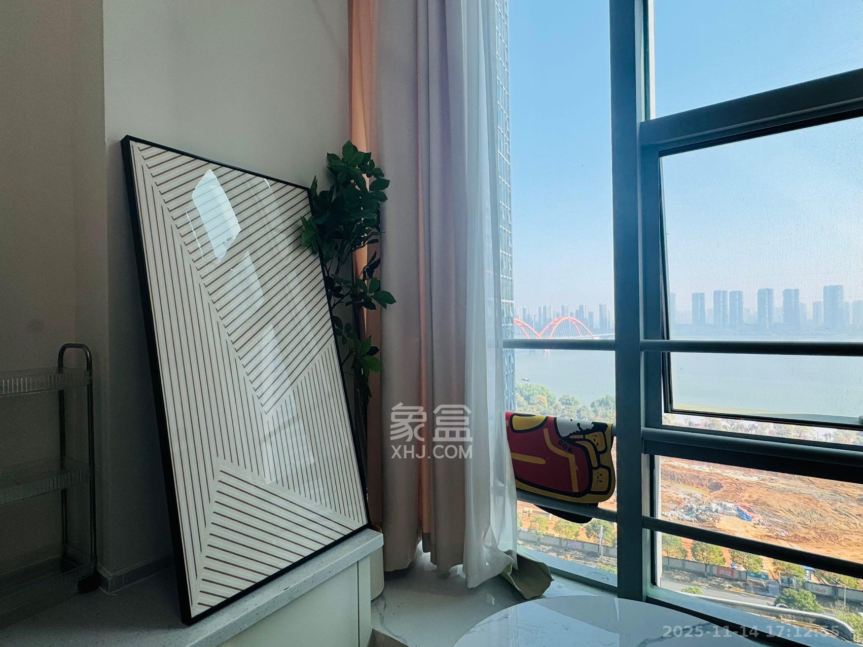 复地滨江金融中心 1室1厅1卫 2100.0元/月 复地滨江金融中心 1室1厅1卫 2100.0元/月室内图