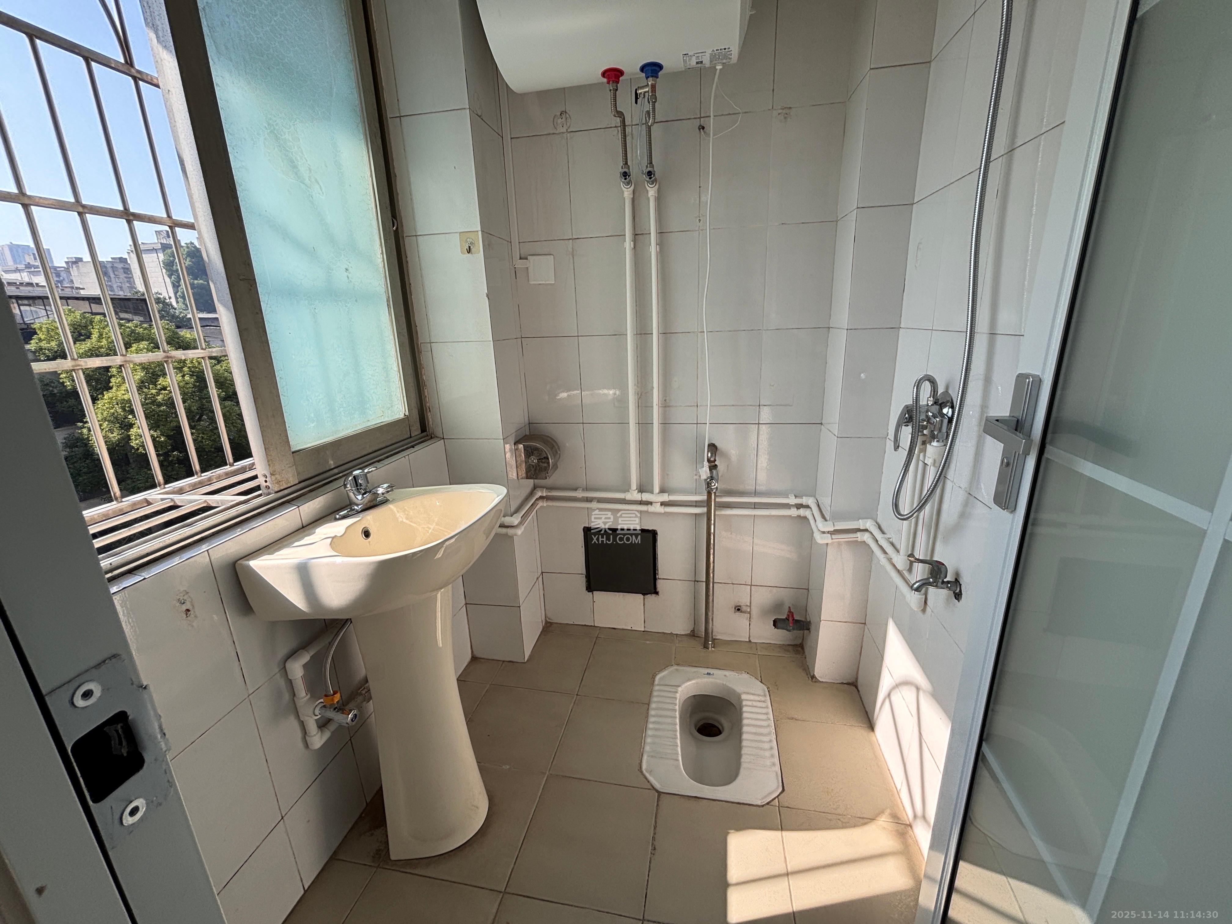 天龙花园  2室2厅1卫    2500.0元/月室内图