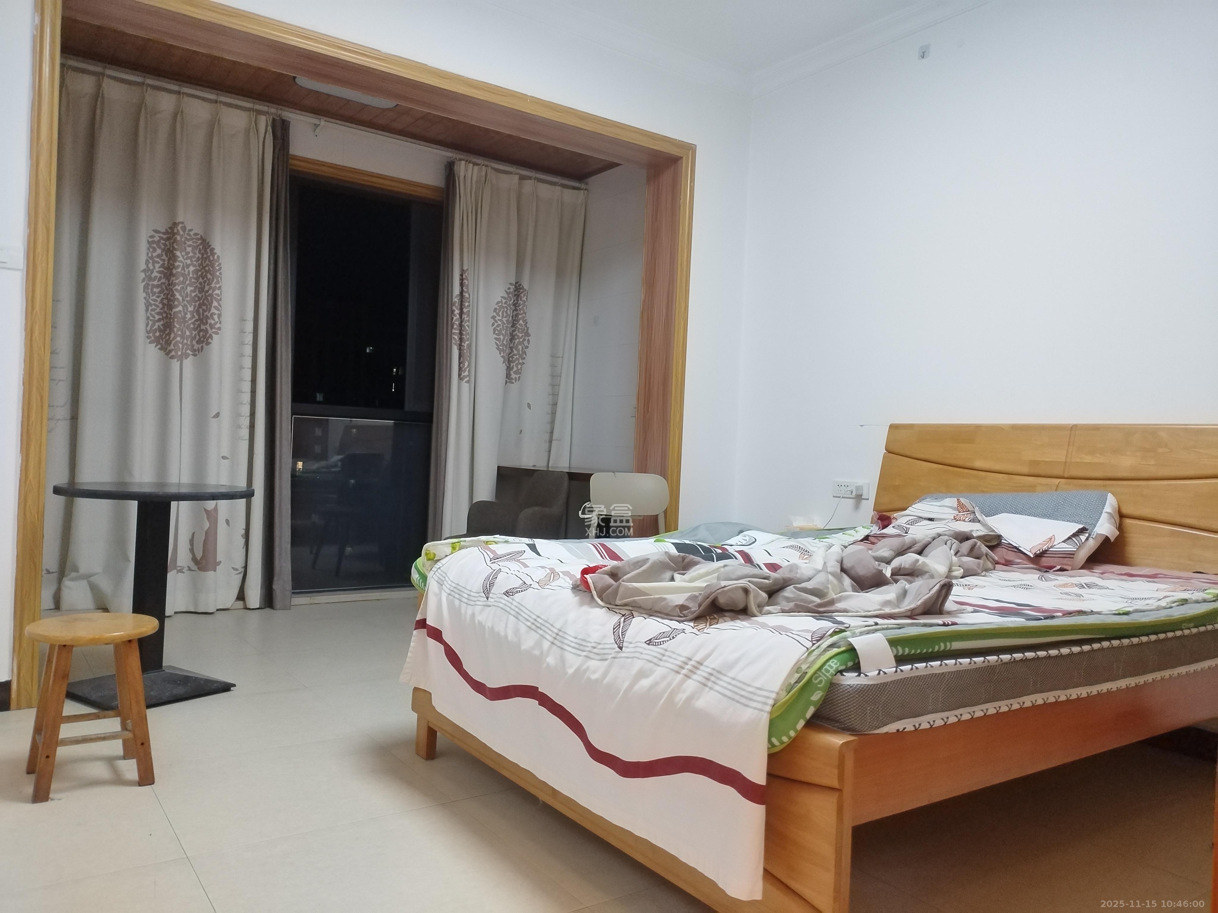 高盛华成  1室2厅1卫    2300.0元/月室内图