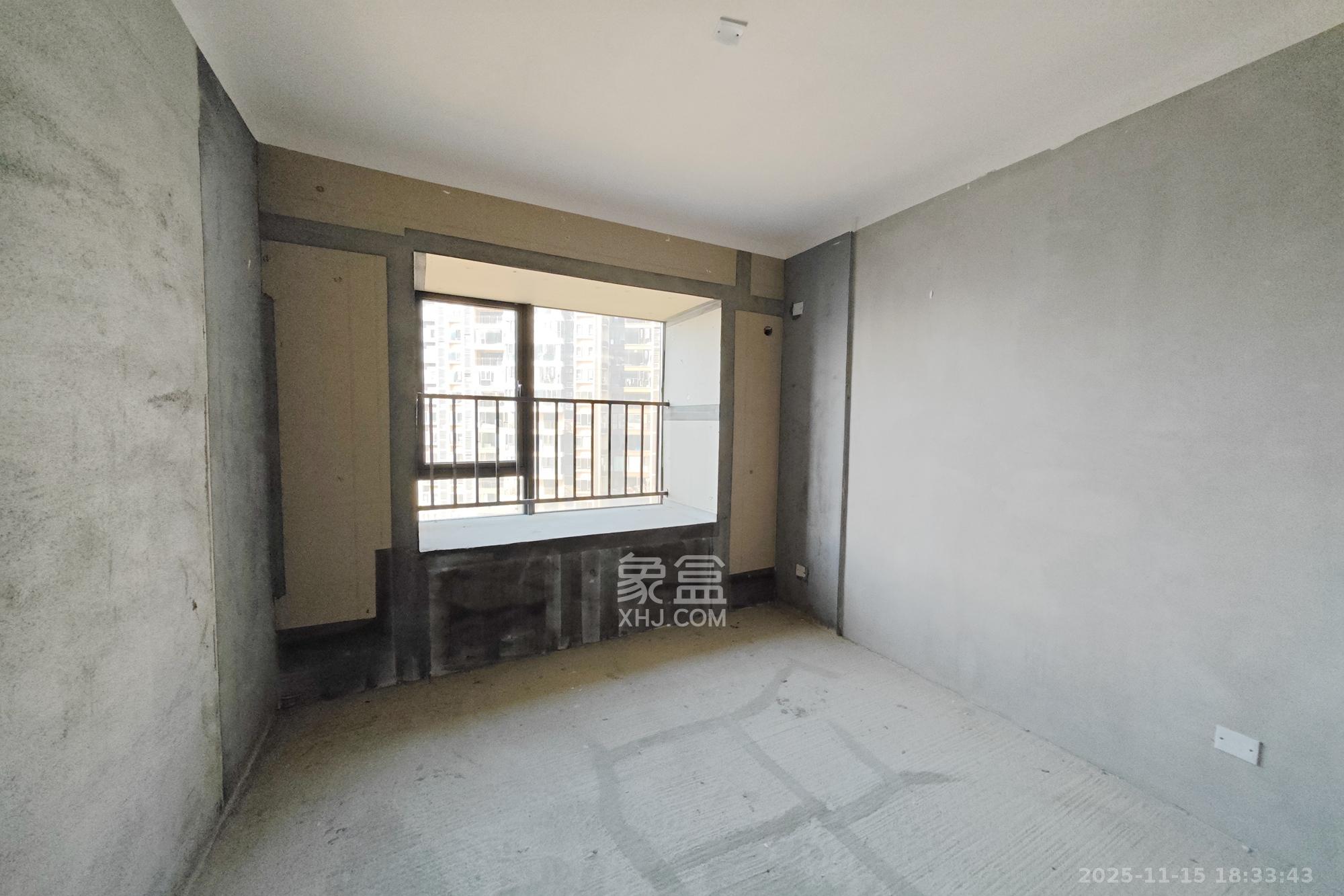 大都汇天悦(保利大都汇三期) 5室2厅2卫 208.0万 大都汇天悦(保利大都汇三期) 5室2厅2卫 208.0万卧室