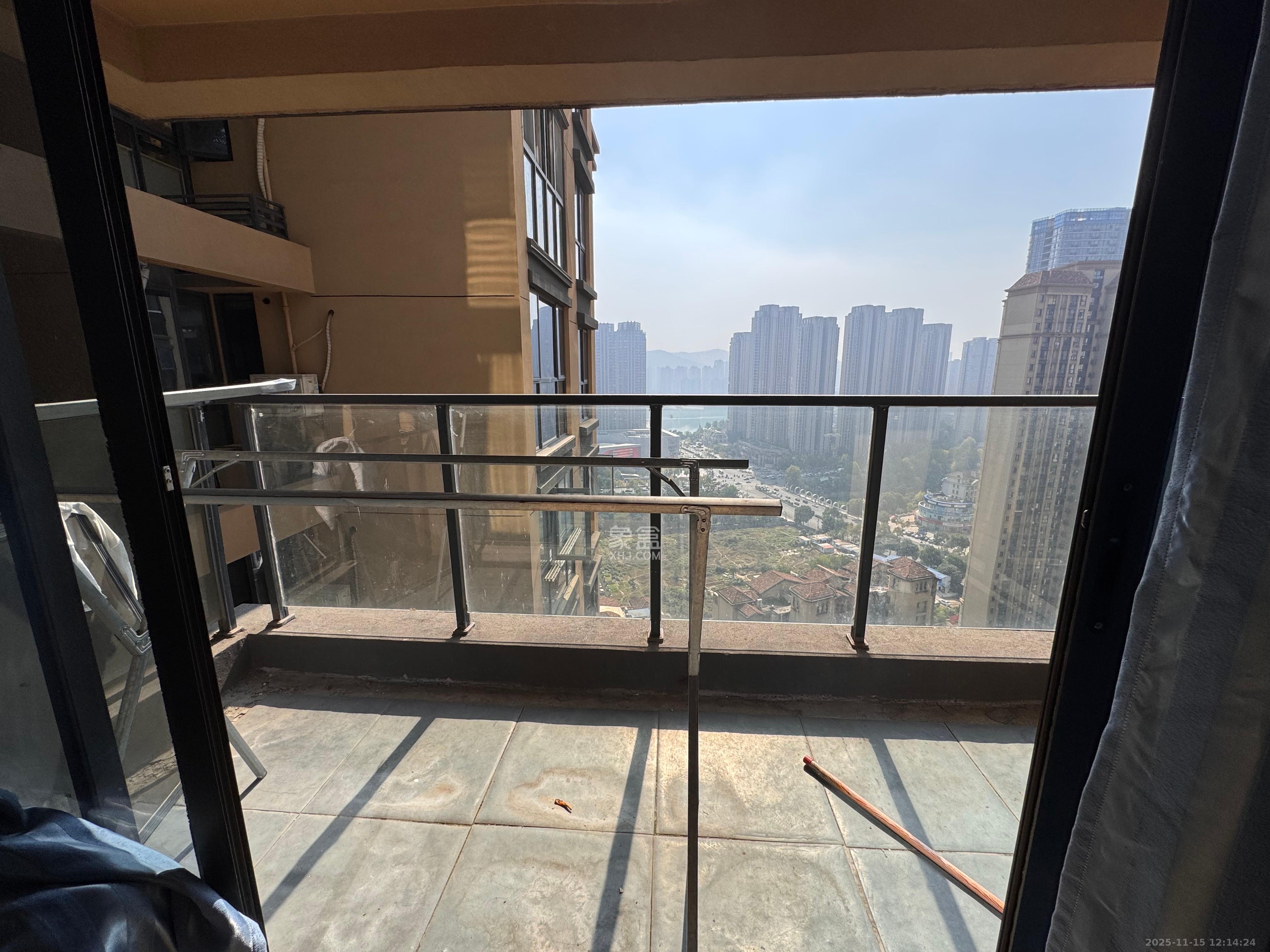 振业城二期 1室2厅1卫 2700.0元/月 振业城二期 1室2厅1卫 2700.0元/月室内图