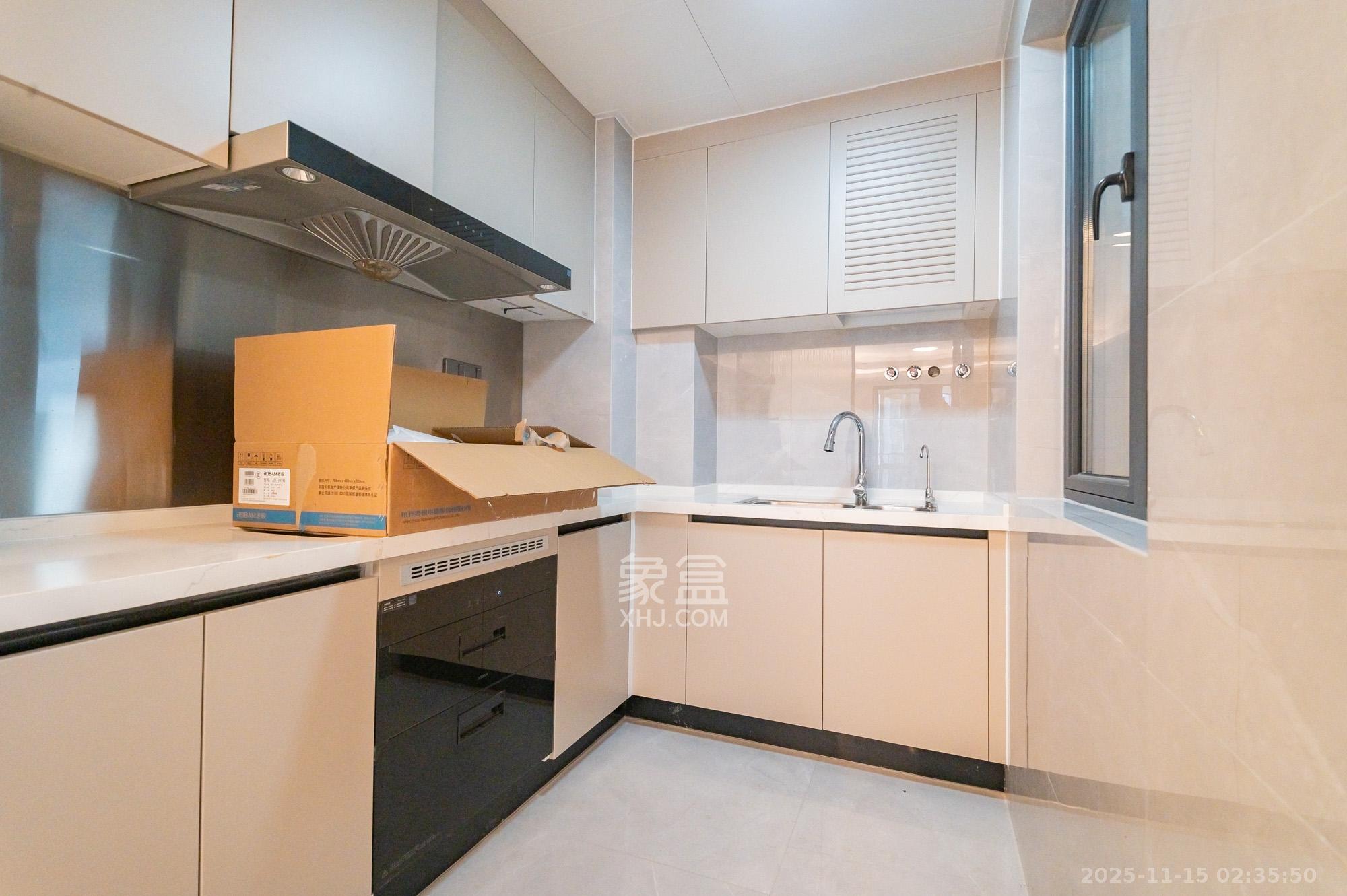 三一云谷  3室2厅2卫    98.8万厨房