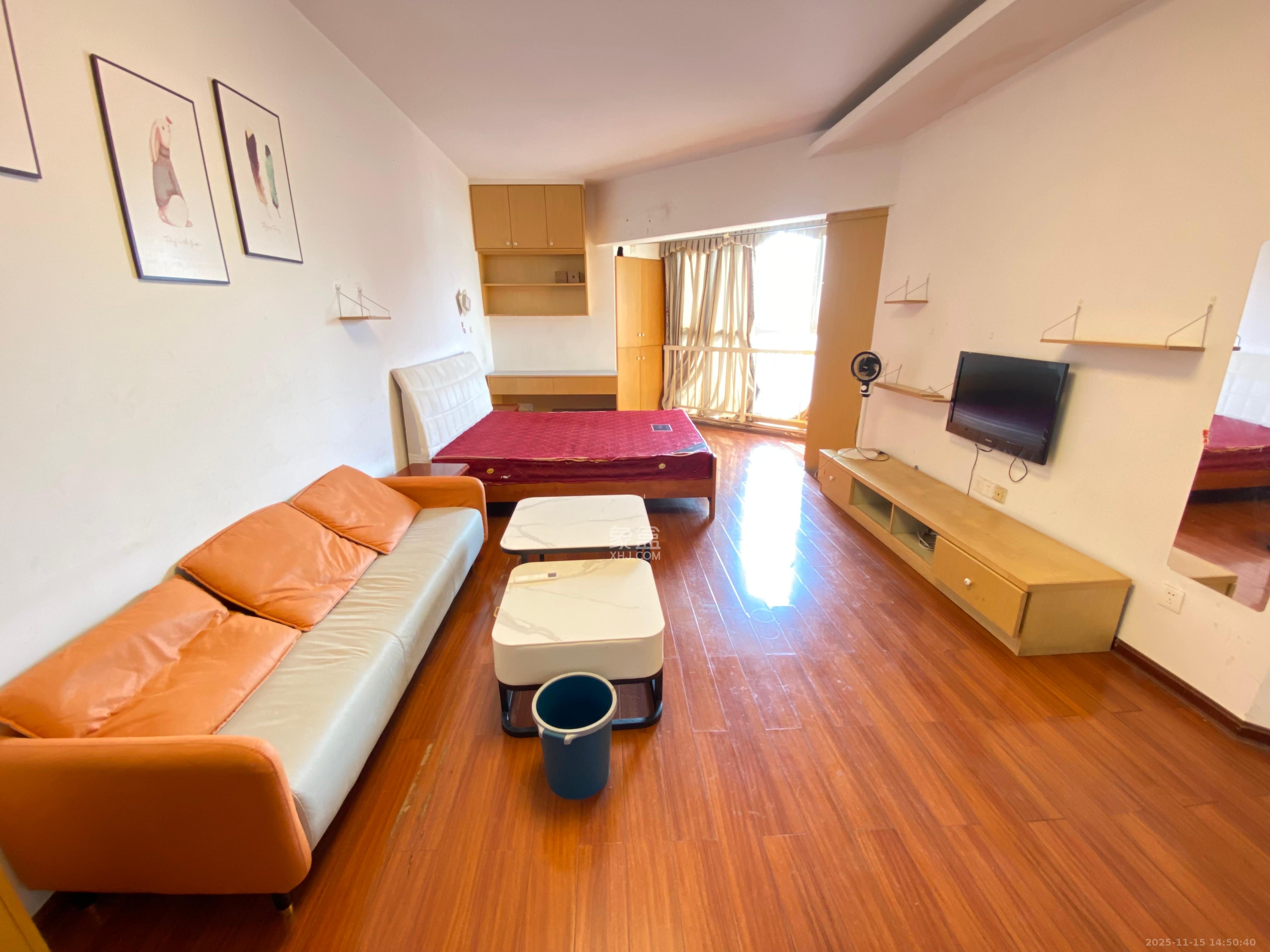 汇富中心  1室1厅1卫    1800.0元/月室内图