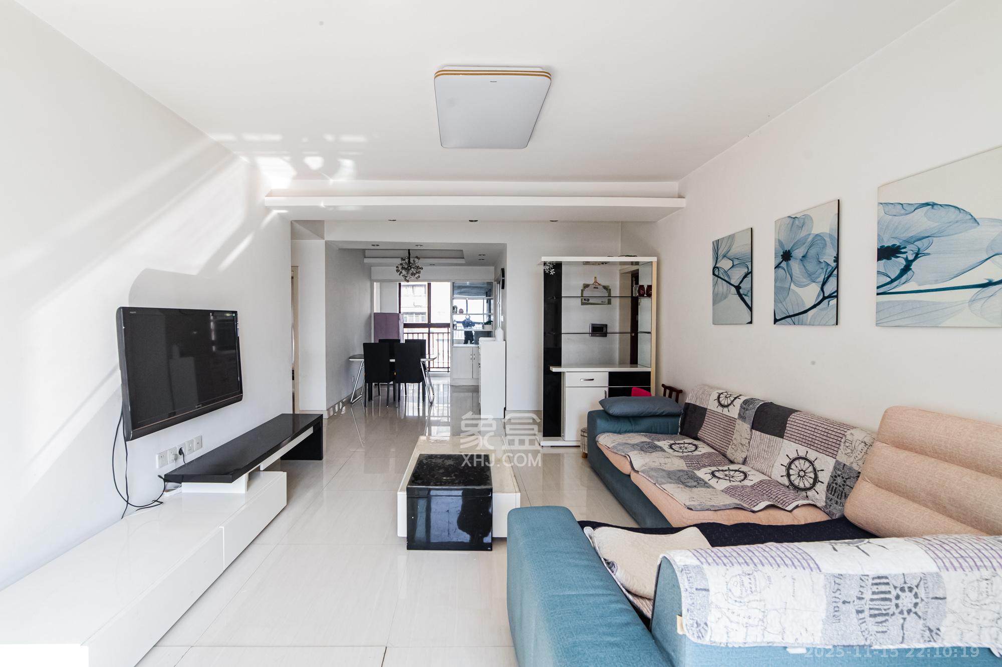 万国城(当代满庭春MOMA)一期 2室2厅1卫 85.0万 万国城(当代满庭春MOMA)一期 2室2厅1卫 85.0万客厅