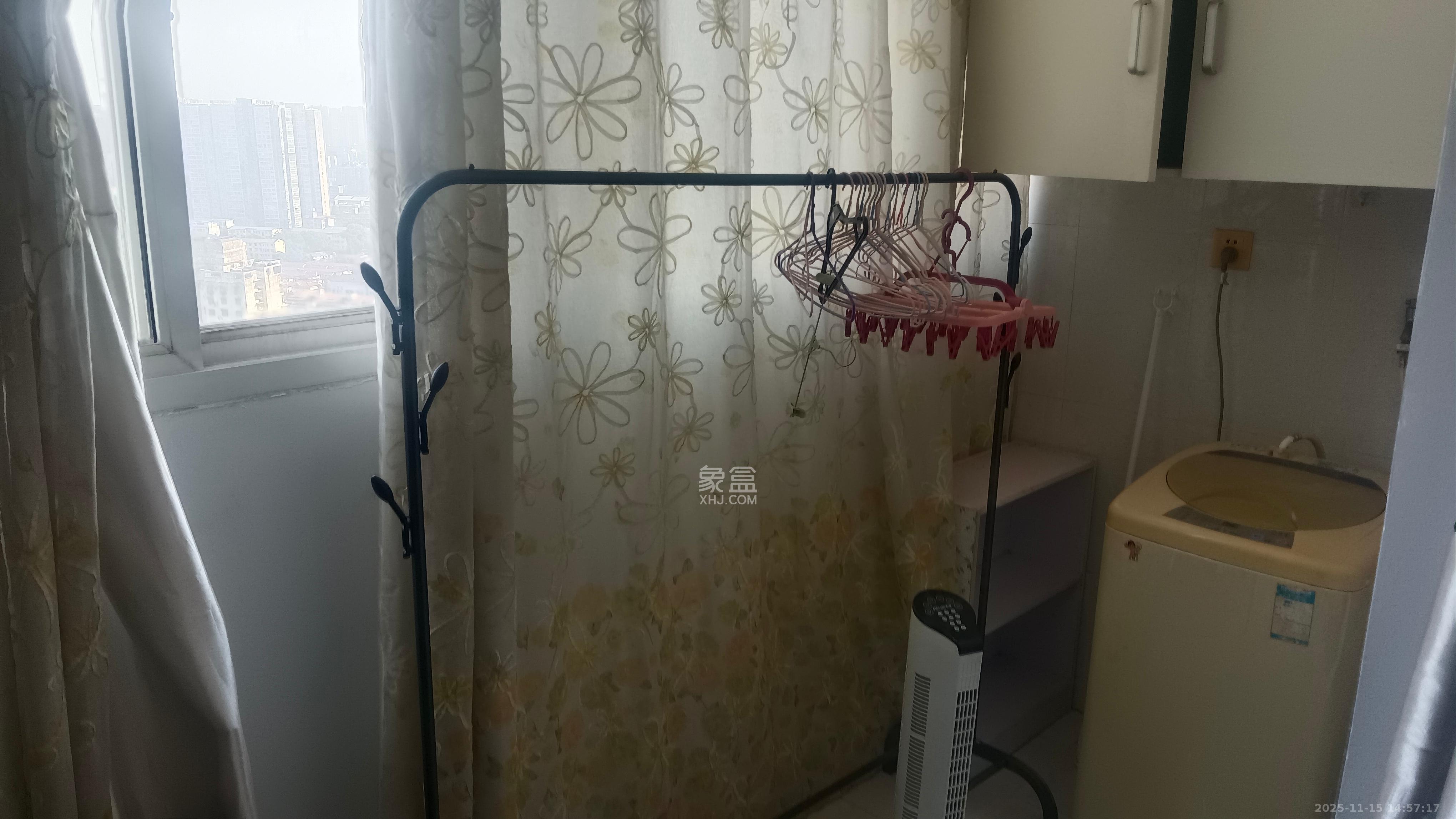 2076至高点  1室1厅1卫    1300.0元/月室内图