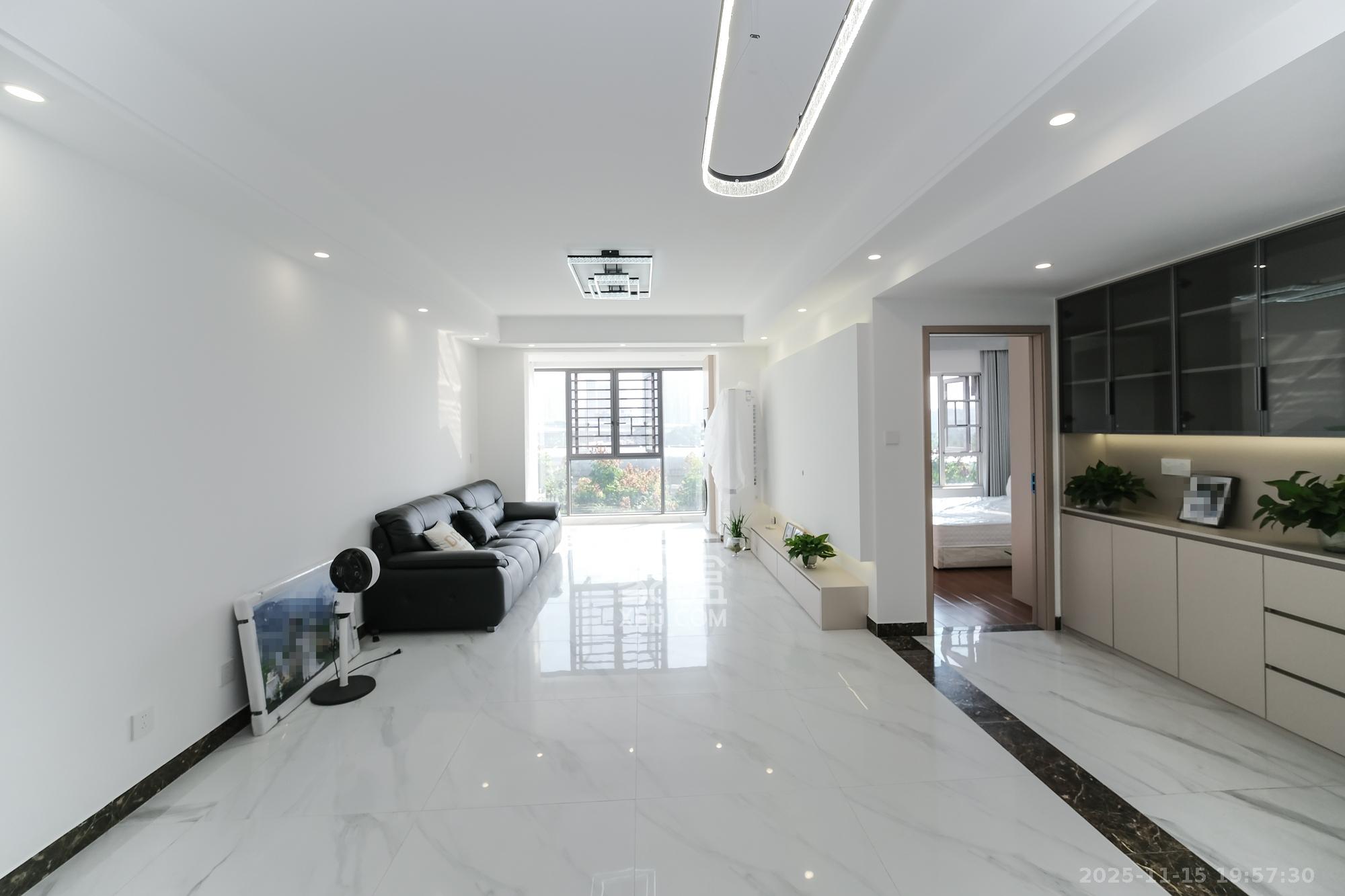 荣盛花语城 3室2厅1卫 80.0万 荣盛花语城 3室2厅1卫 80.0万客厅