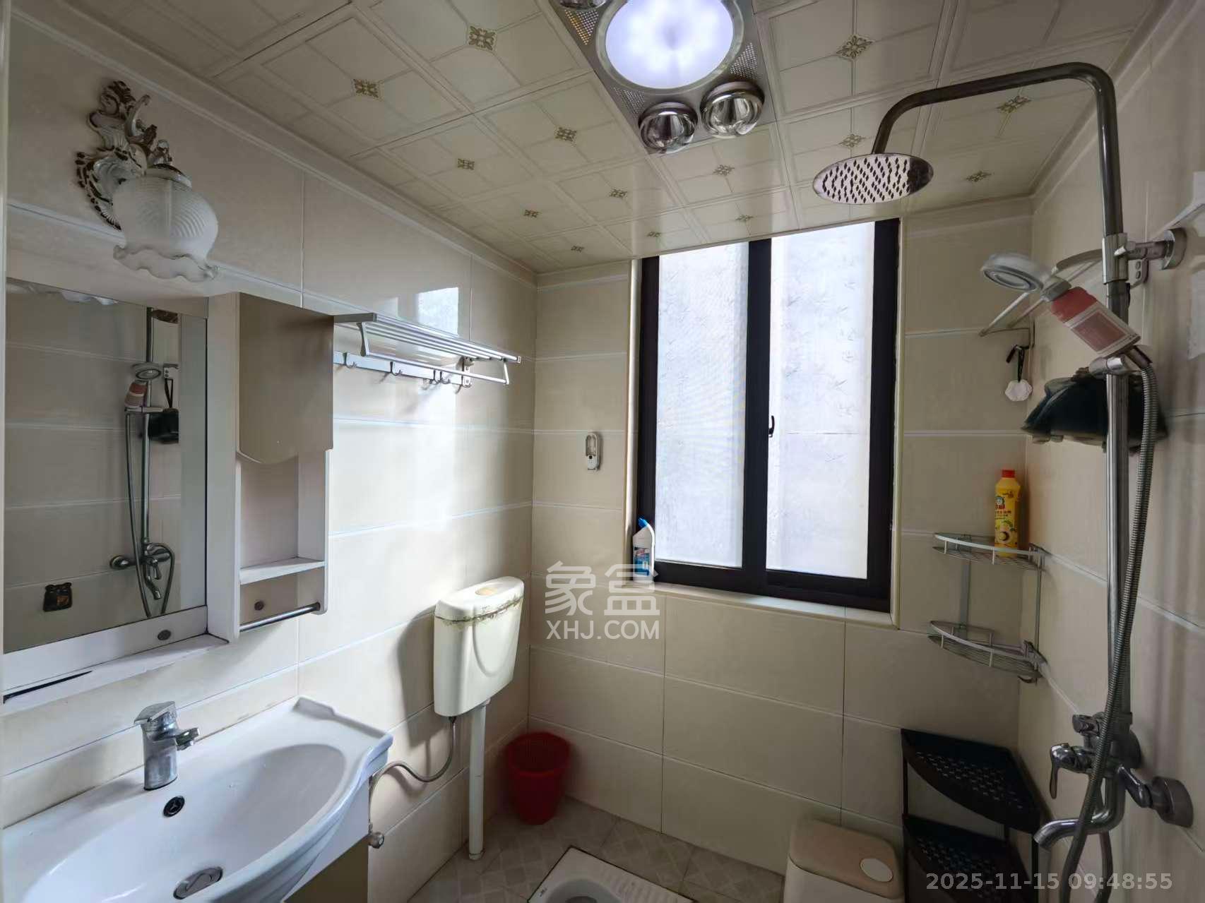 天下一家  2室2厅1卫    2800.0元/月室内图