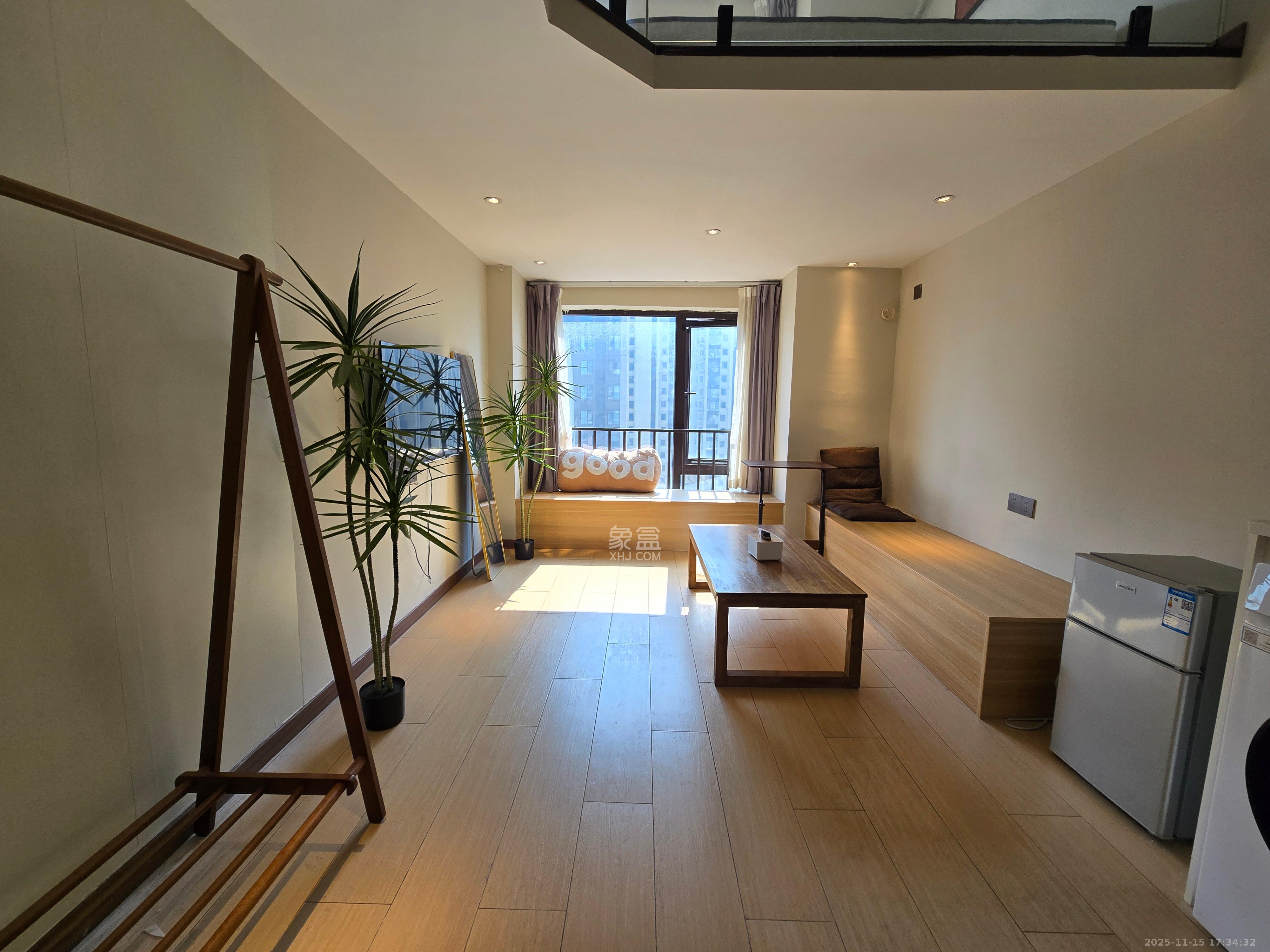 卓越江岸  2室2厅1卫    2300.0元/月