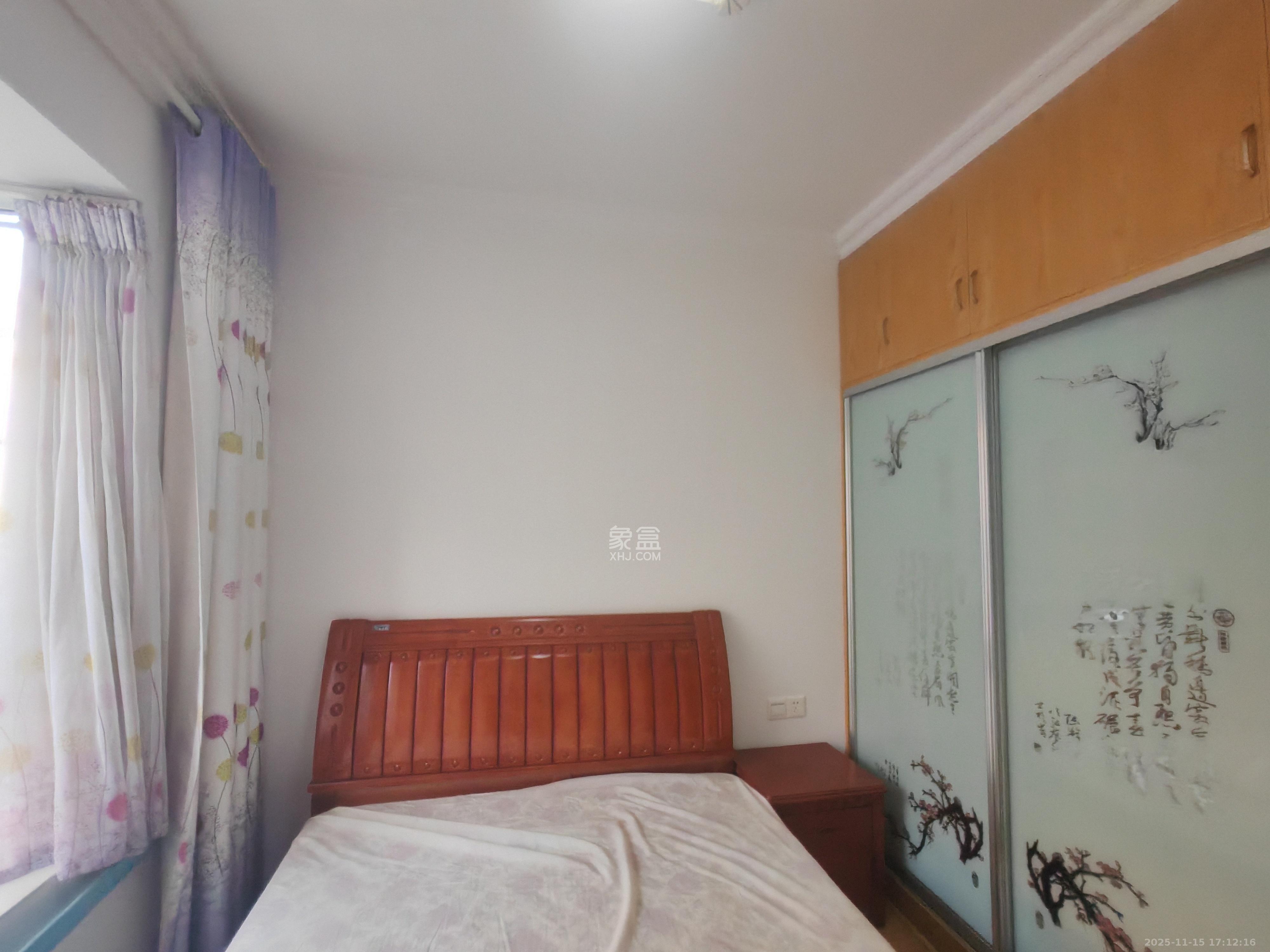 彩都公寓  3室2厅2卫    2000.0元/月室内图