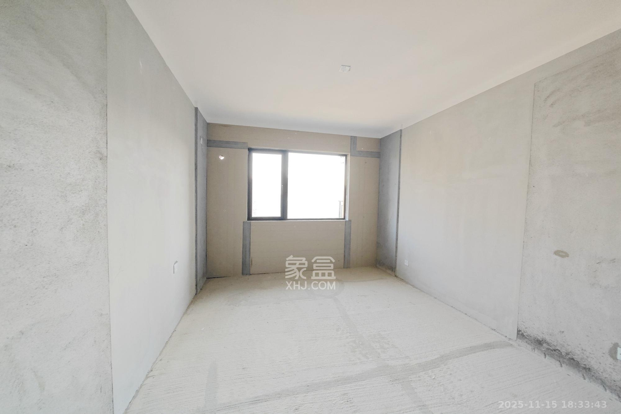 大都汇天悦(保利大都汇三期) 5室2厅2卫 208.0万 大都汇天悦(保利大都汇三期) 5室2厅2卫 208.0万卧室