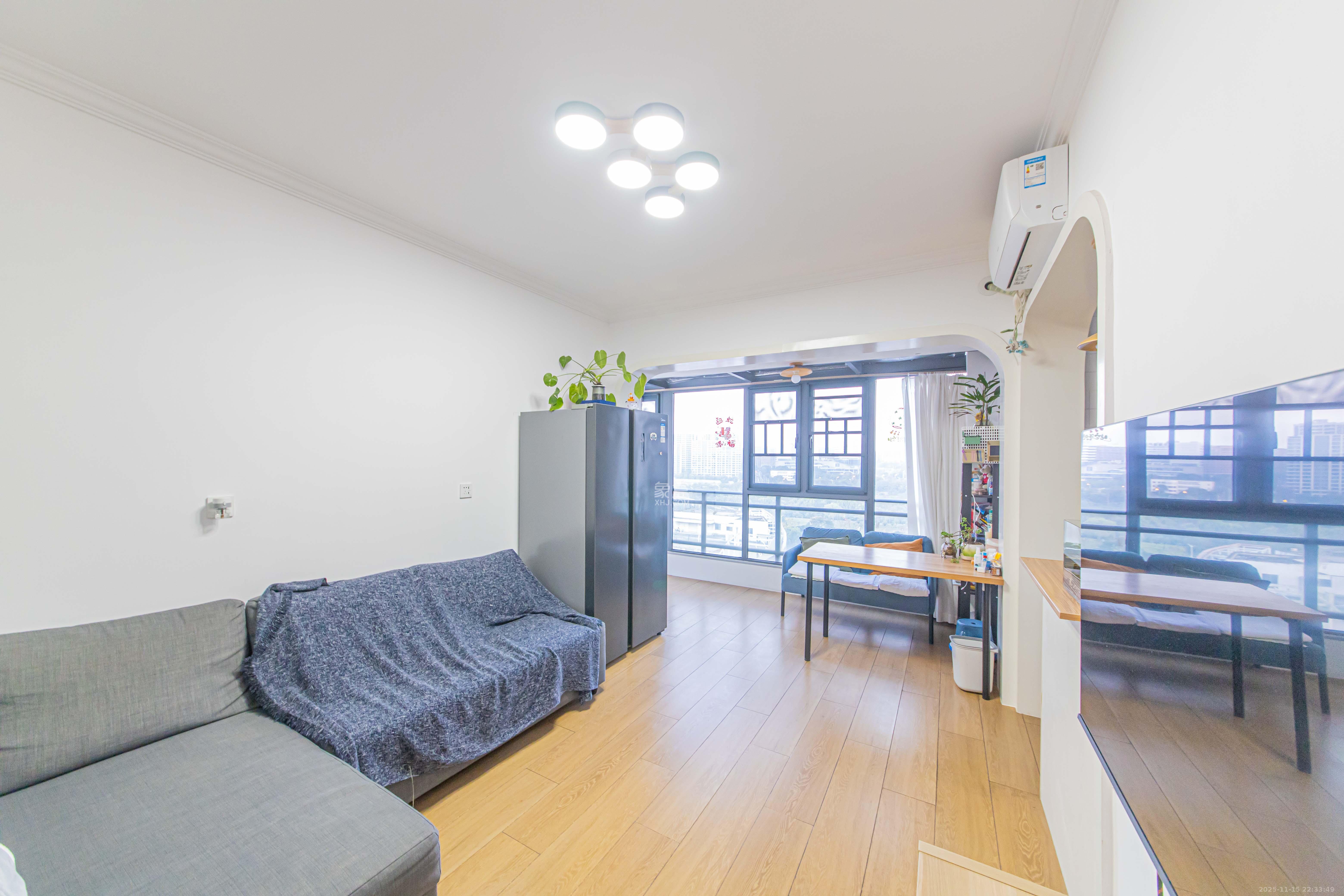 中信城市广场（中信新城一期）  2室2厅1卫    53.8万客厅