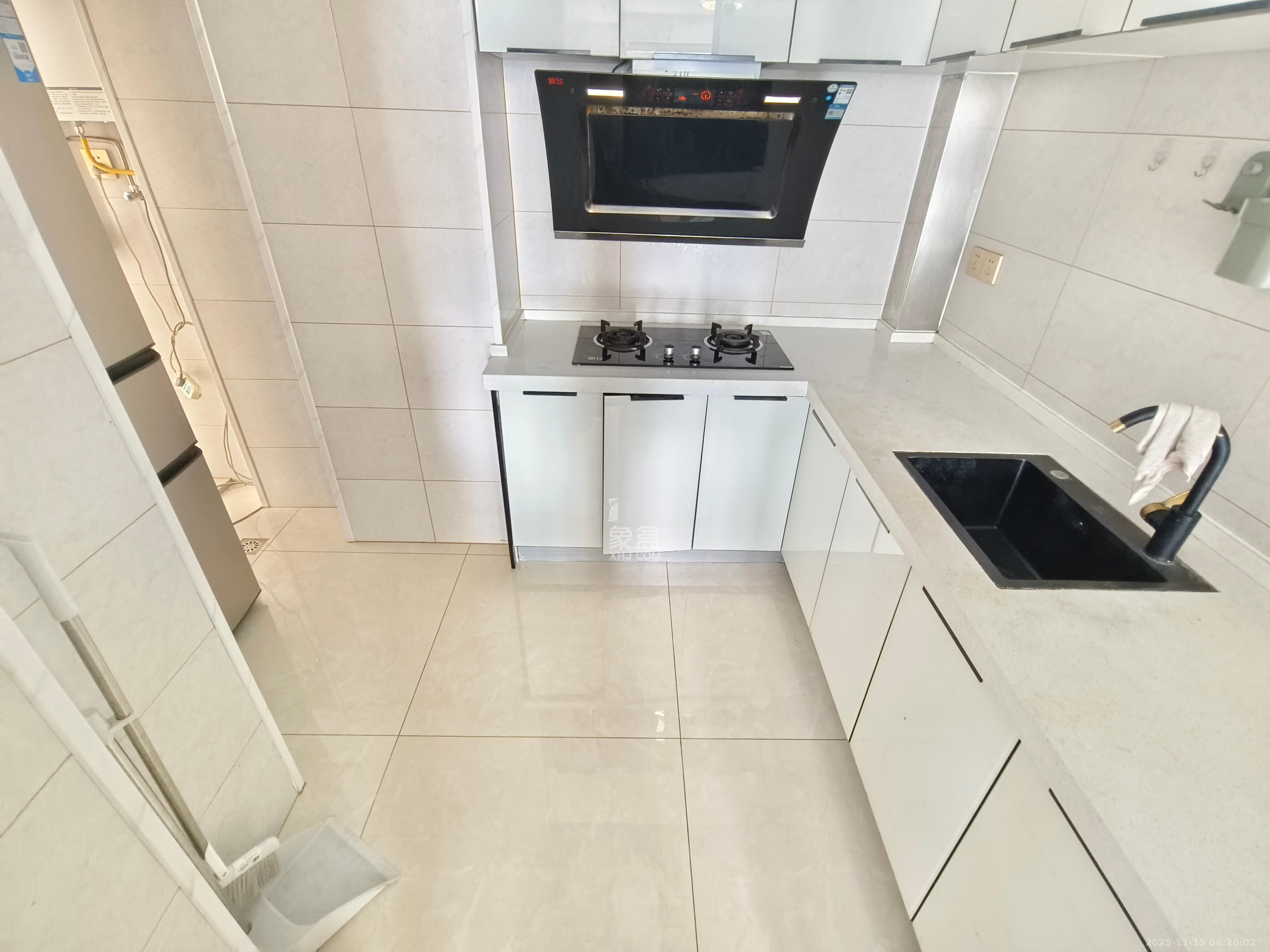 和润园三期  2室2厅1卫    2400.0元/月室内图