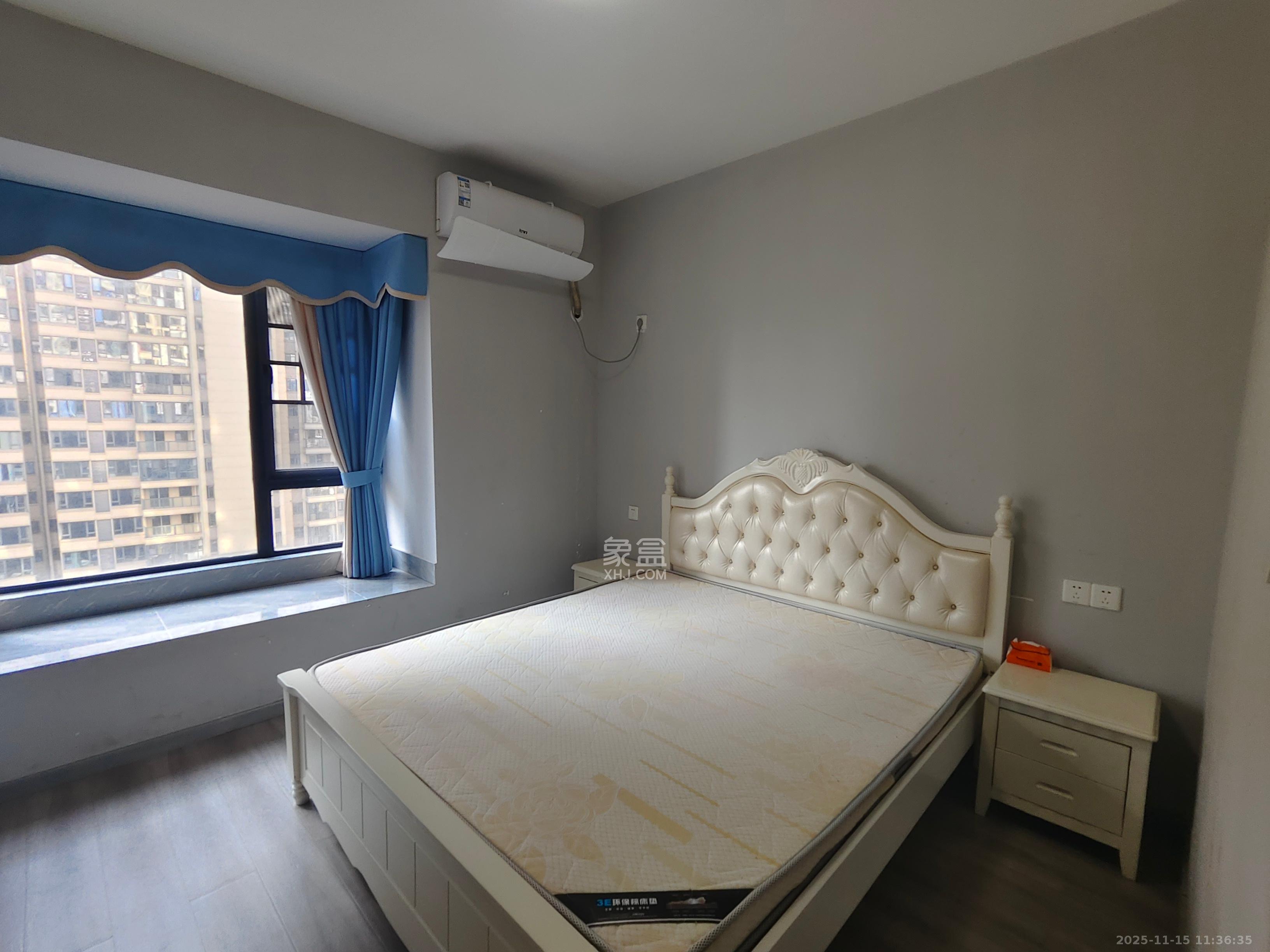 长房东旭国际  4室2厅2卫    4000.0元/月室内图