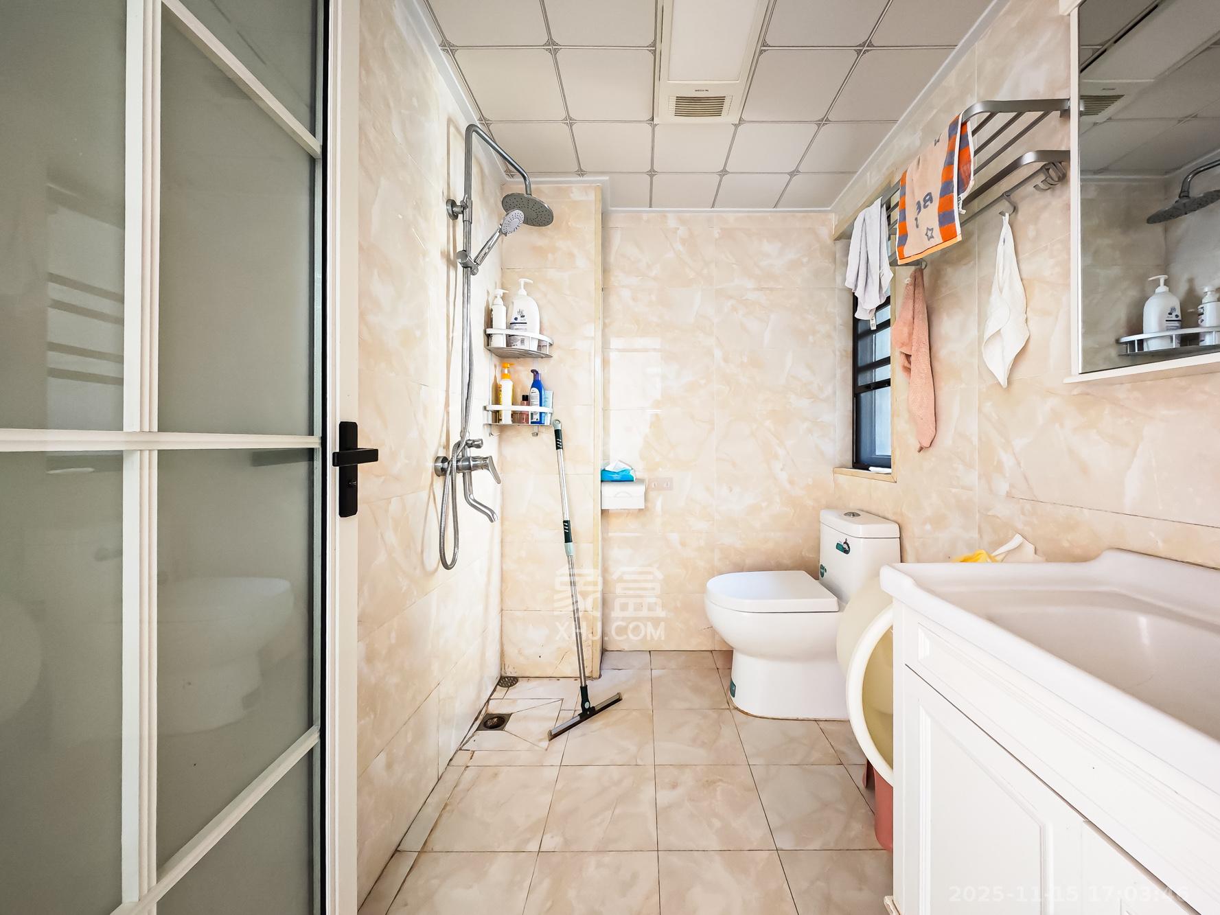 山语城三期  3室2厅2卫    85.0万卫生间