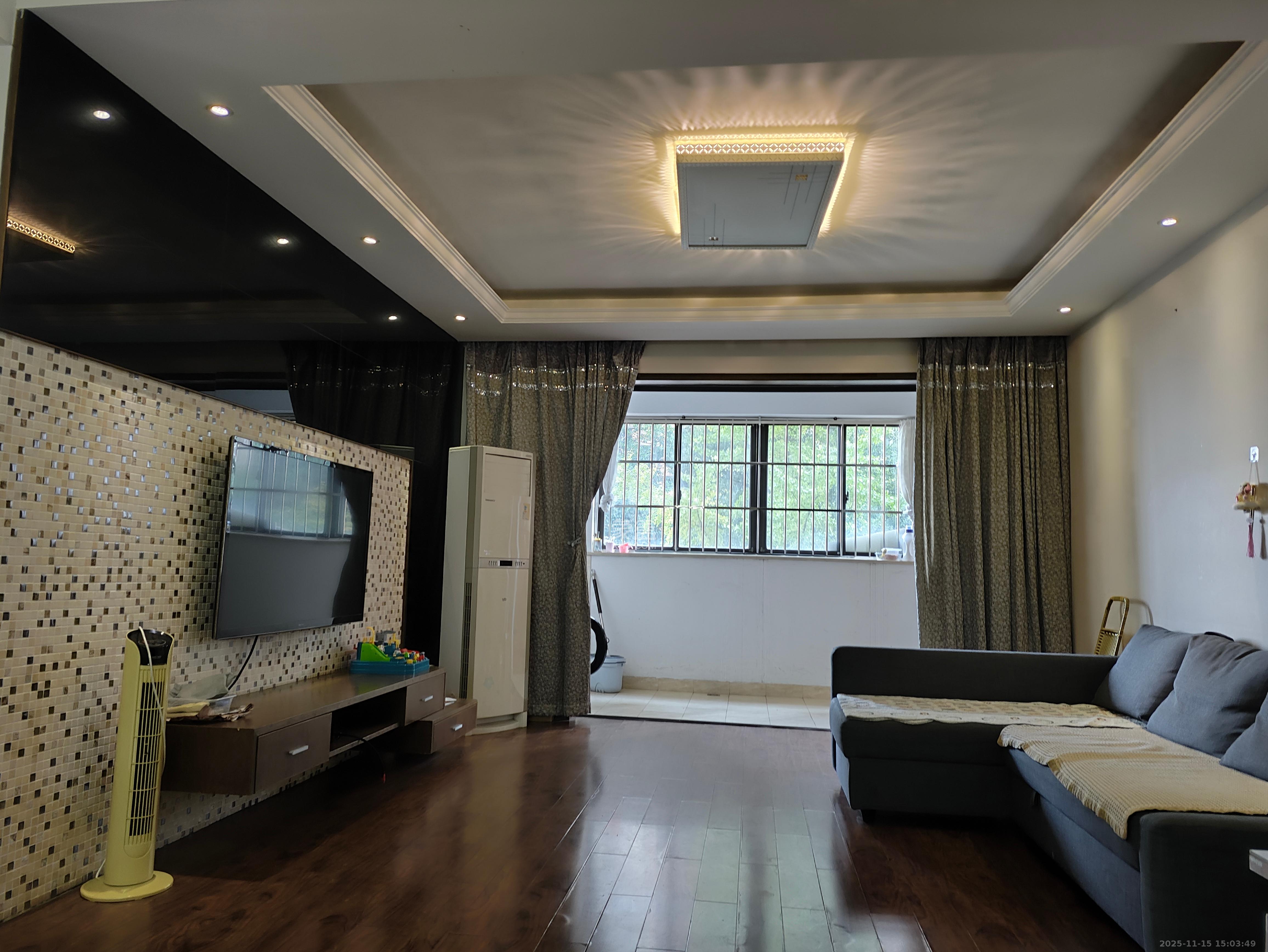 钱隆樽品(一、二、三期)  3室2厅2卫    2500.0元/月室内图