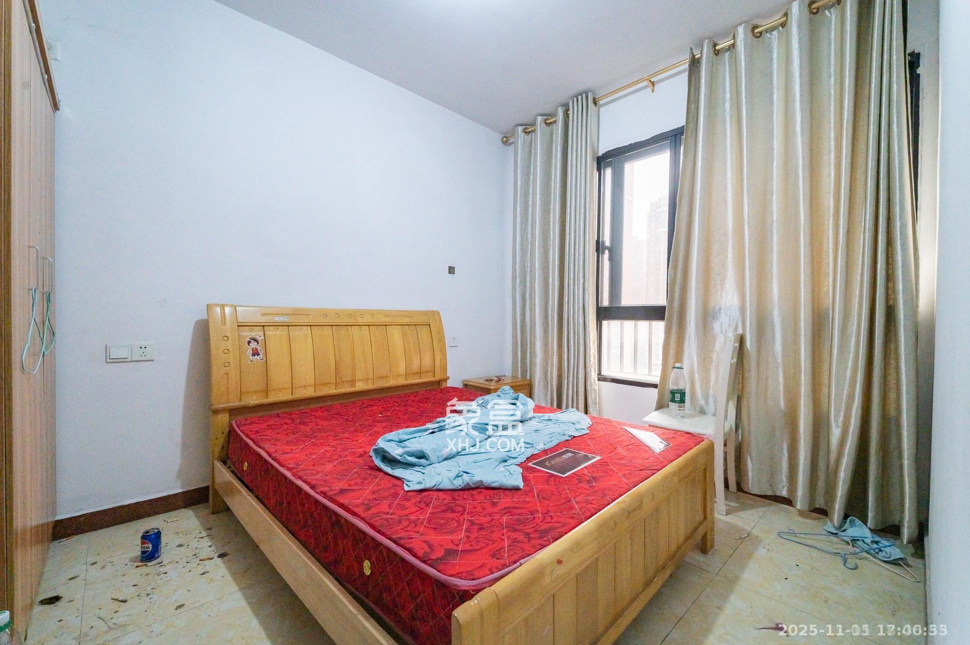 华润凤凰城三期  3室2厅2卫    1900.0元/月室内图