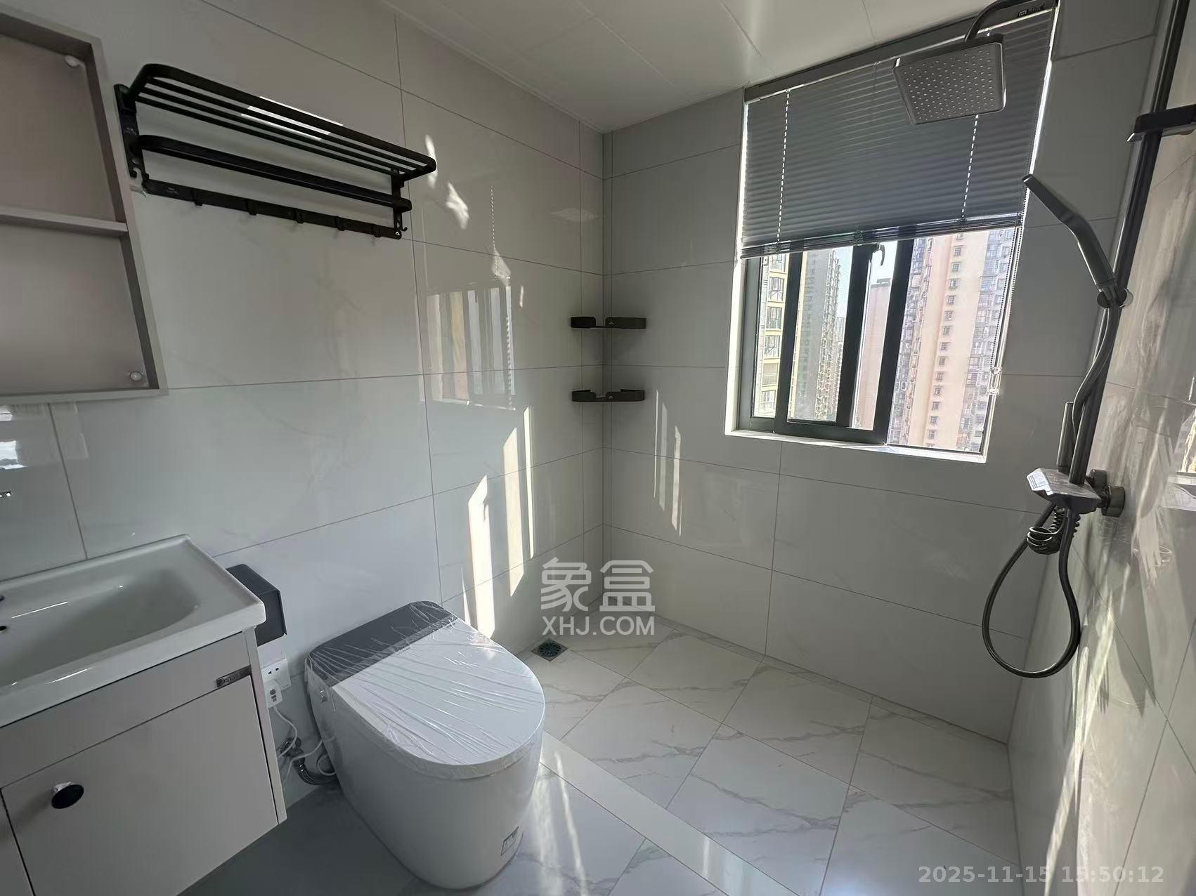 西湖鸿运佳苑 3室2厅2卫 3400.0元/月 西湖鸿运佳苑 3室2厅2卫 3400.0元/月室内图