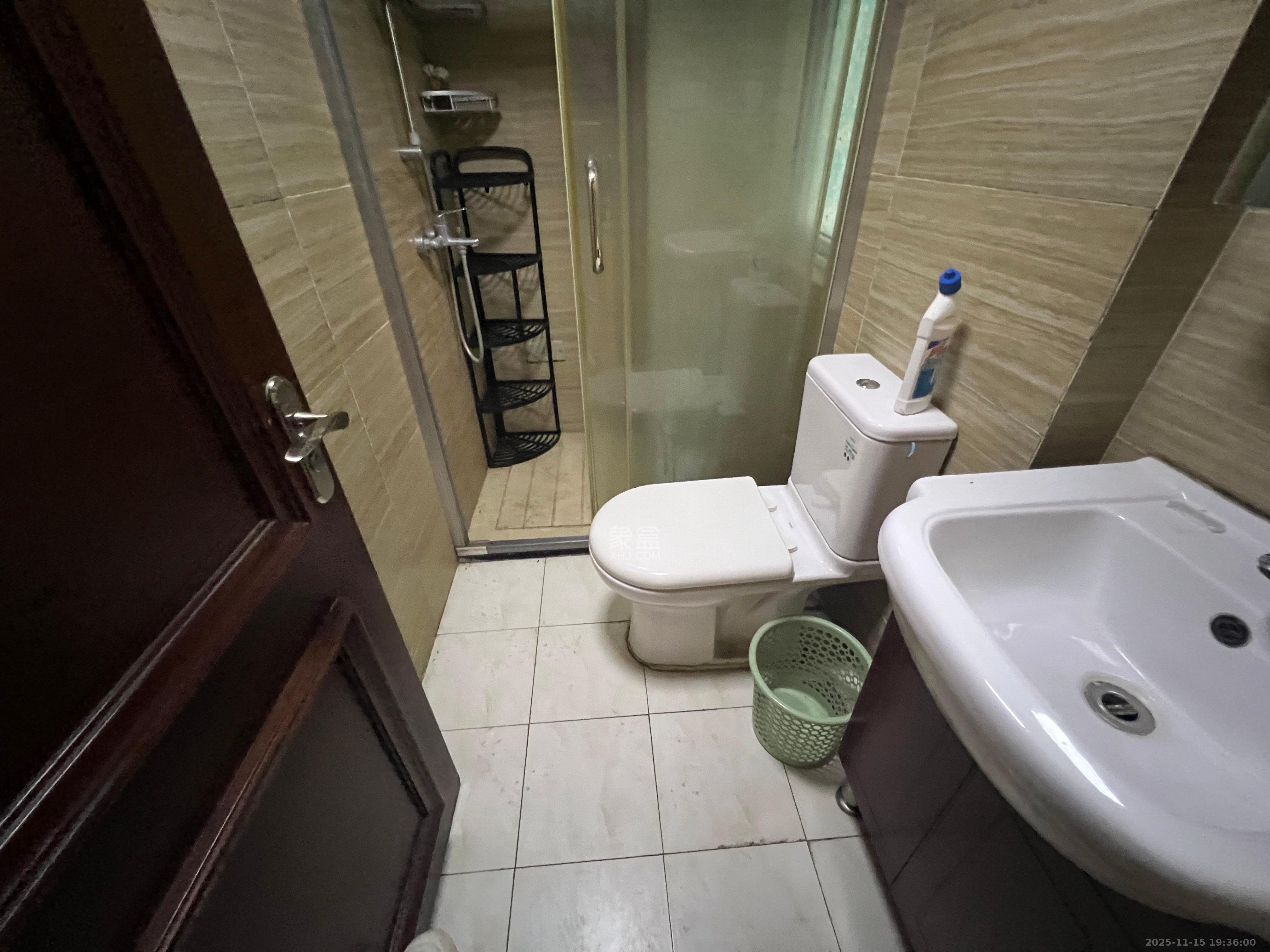 鸥波港湾  2室1厅2卫    2200.0元/月室内图