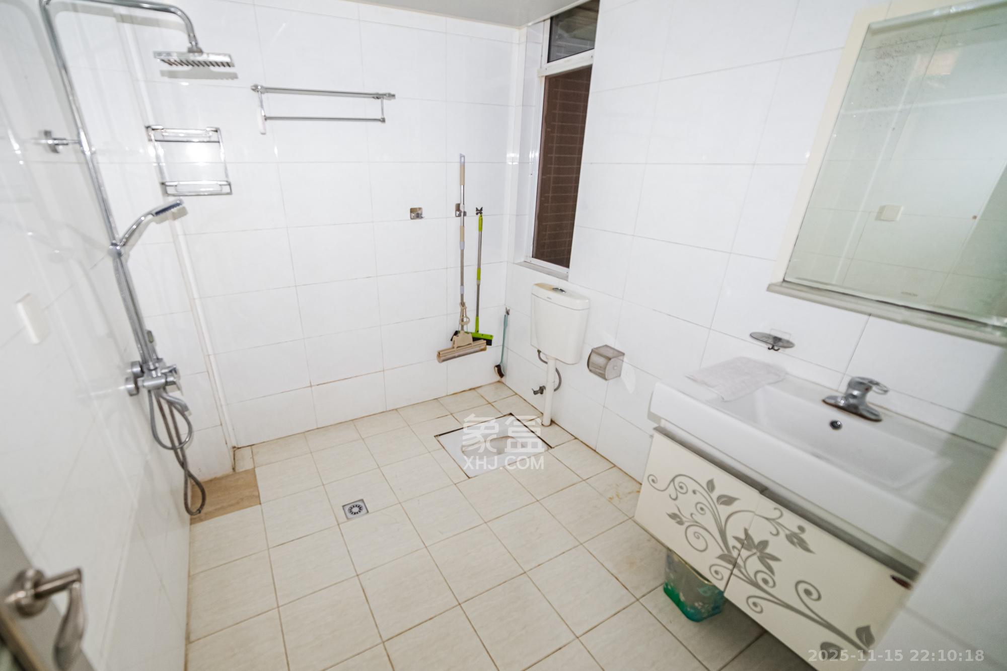 万国城(当代满庭春MOMA)一期 2室2厅1卫 85.0万 万国城(当代满庭春MOMA)一期 2室2厅1卫 85.0万卫生间