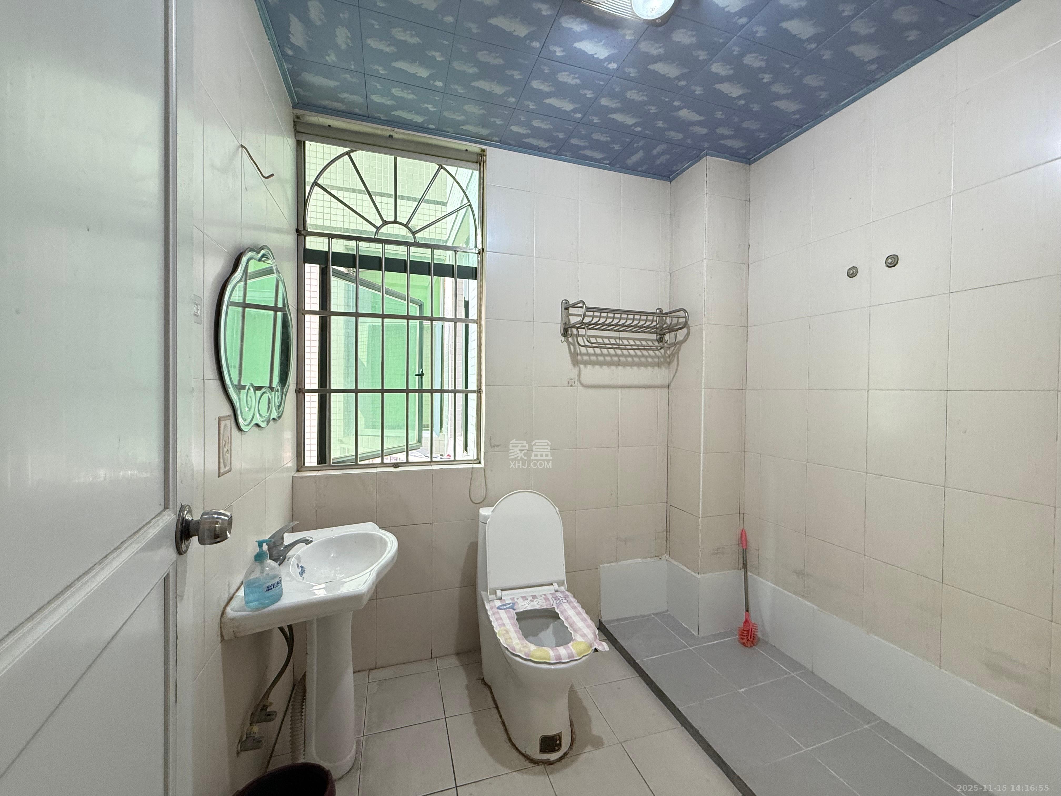 颐美园  3室2厅1卫    2800.0元/月室内图