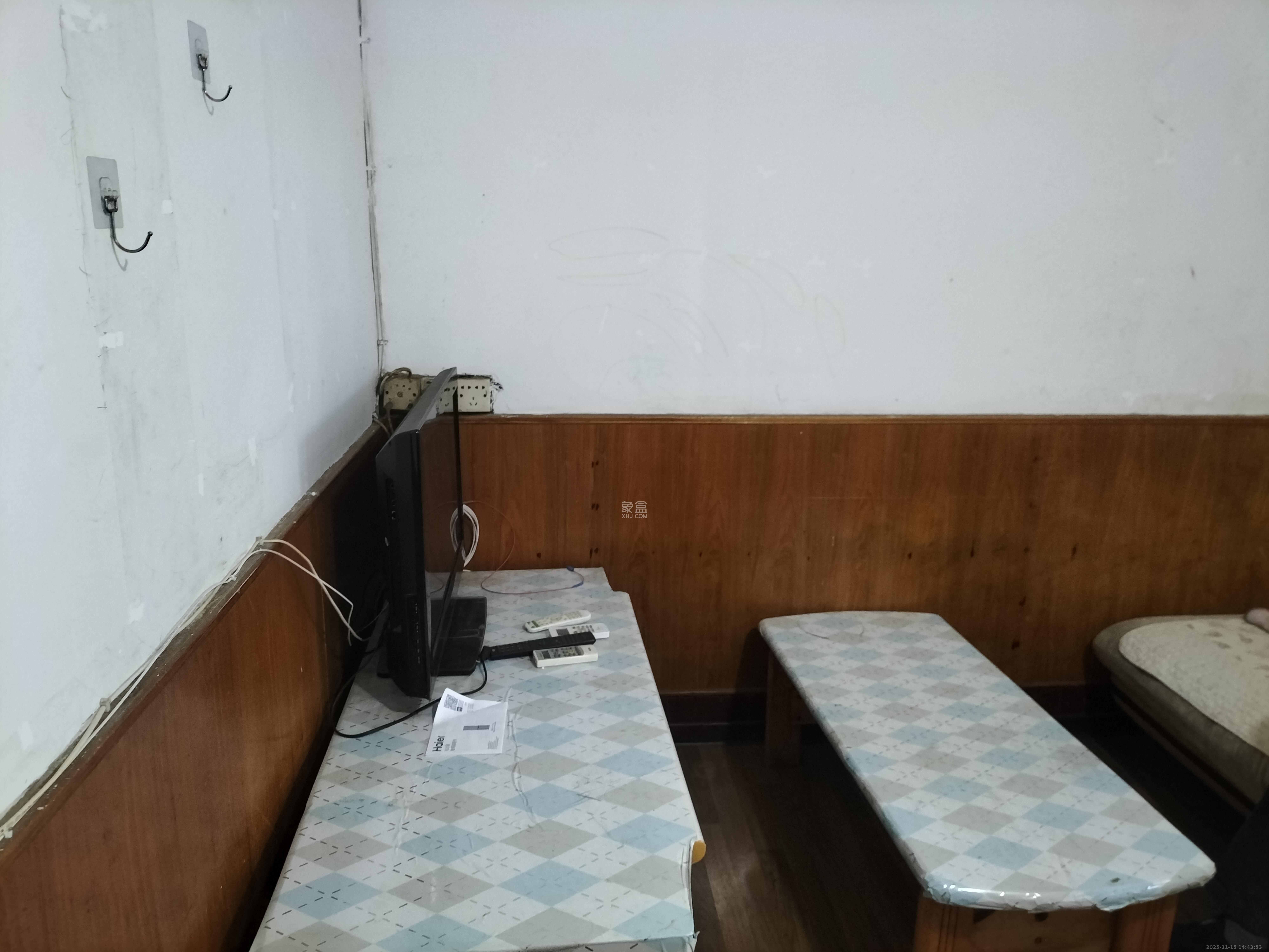 梨子山社区长电宿舍  2室1厅1卫    1350.0元/月室内图