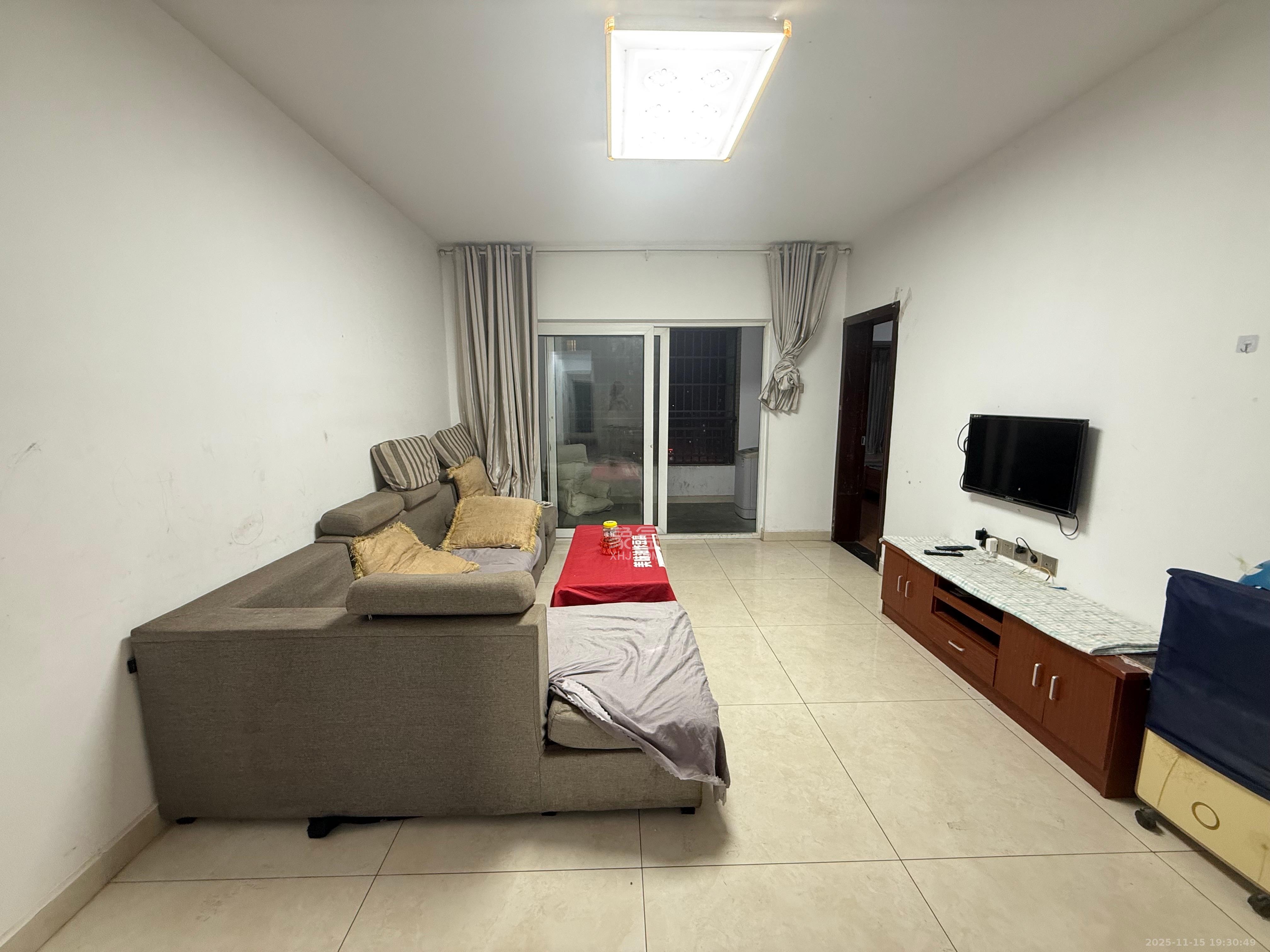 五矿紫湖香醍 3室2厅1卫 1700.0元/月 五矿紫湖香醍 3室2厅1卫 1700.0元/月室内图