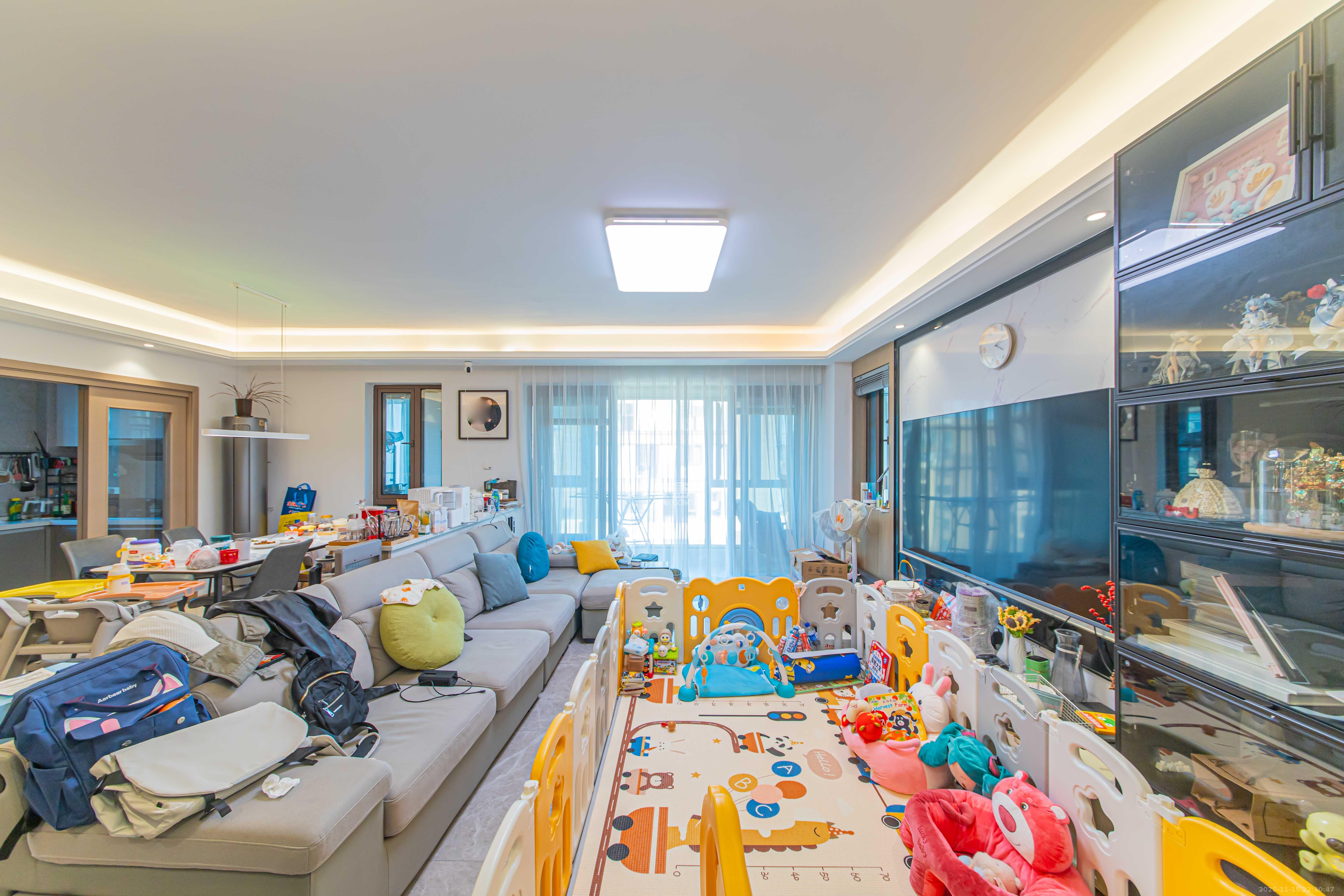 大唐印象三期御玺  3室2厅2卫    145.0万客厅