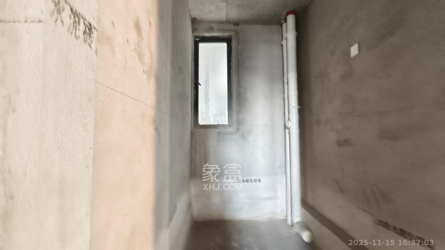 绿地湘江城际空间站 3室2厅1卫 30.0万 绿地湘江城际空间站 3室2厅1卫 30.0万客厅