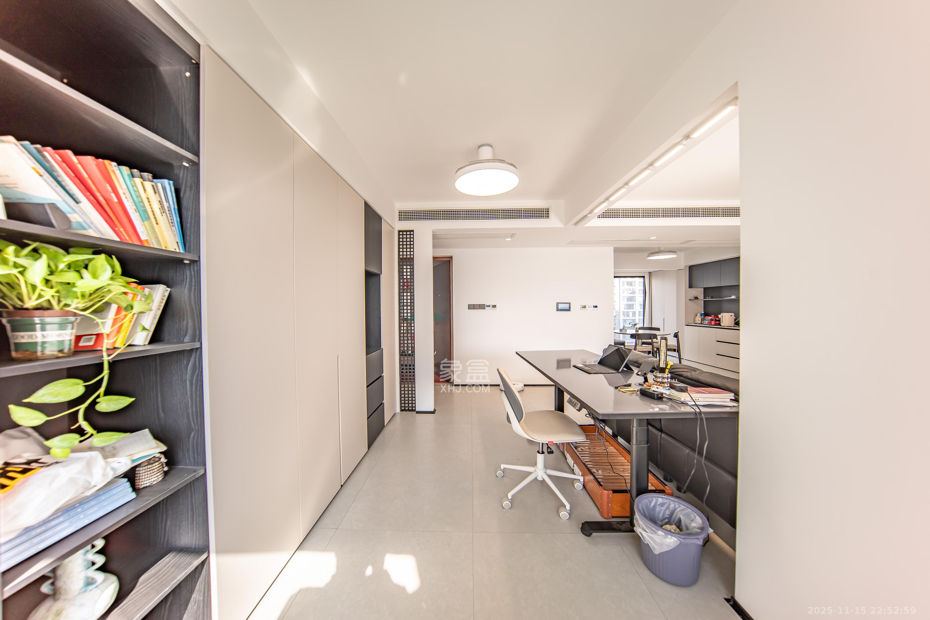 卓越洋湖晴翠  4室2厅2卫    240.0万卧室