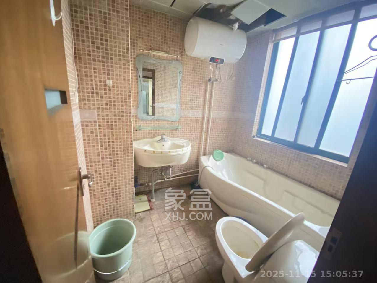 华盛家园 3室2厅2卫 2000.0元/月 华盛家园 3室2厅2卫 2000.0元/月室内图