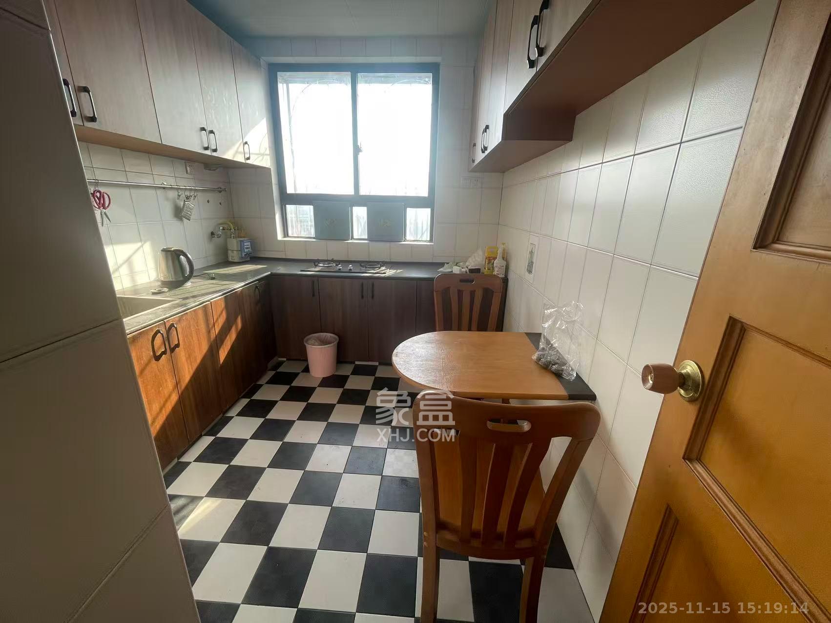 梓园大厦  4室2厅2卫    3800.0元/月室内图