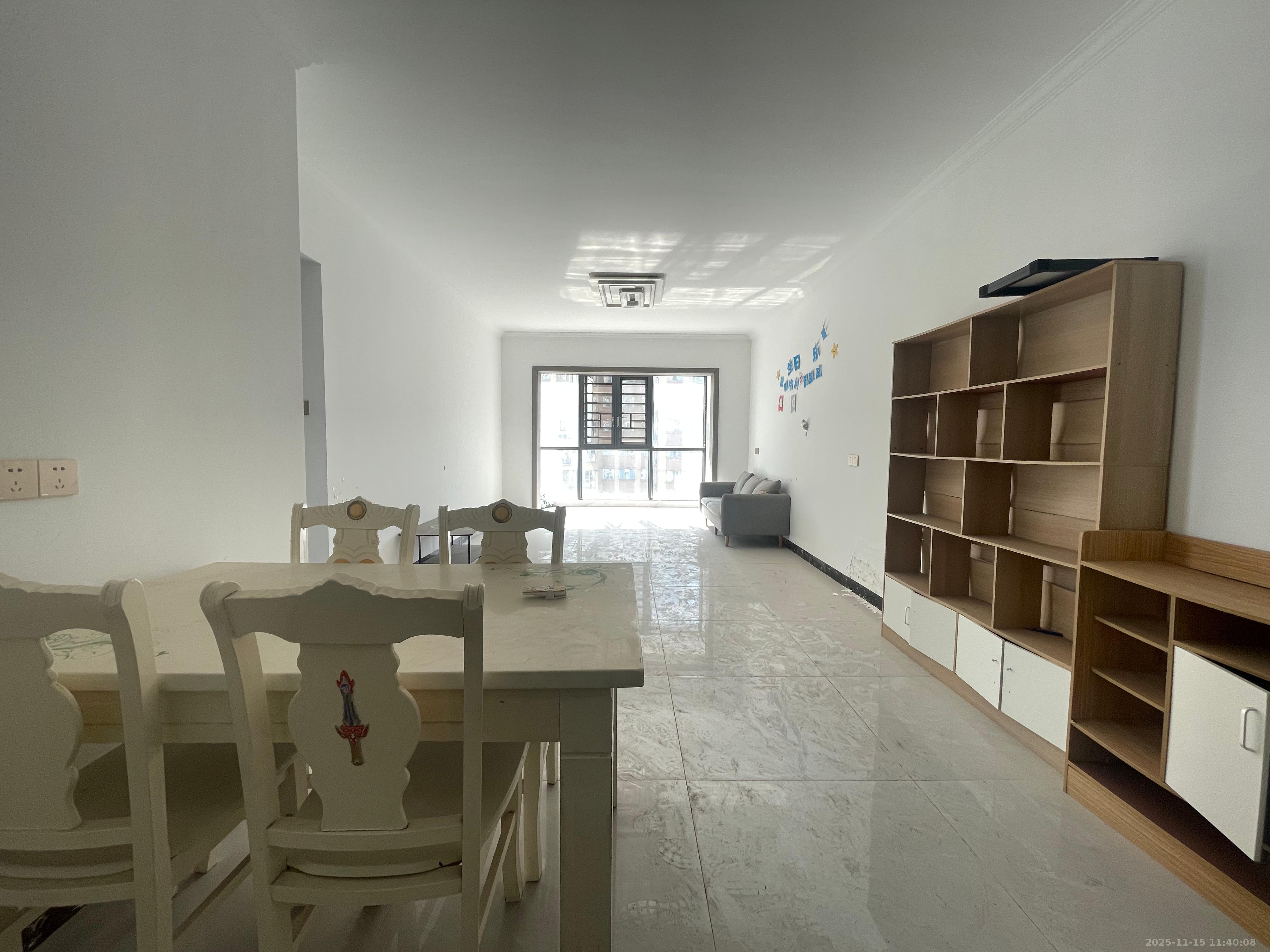 湖湘奥林匹克花园  3室2厅1卫    1800.0元/月室内图