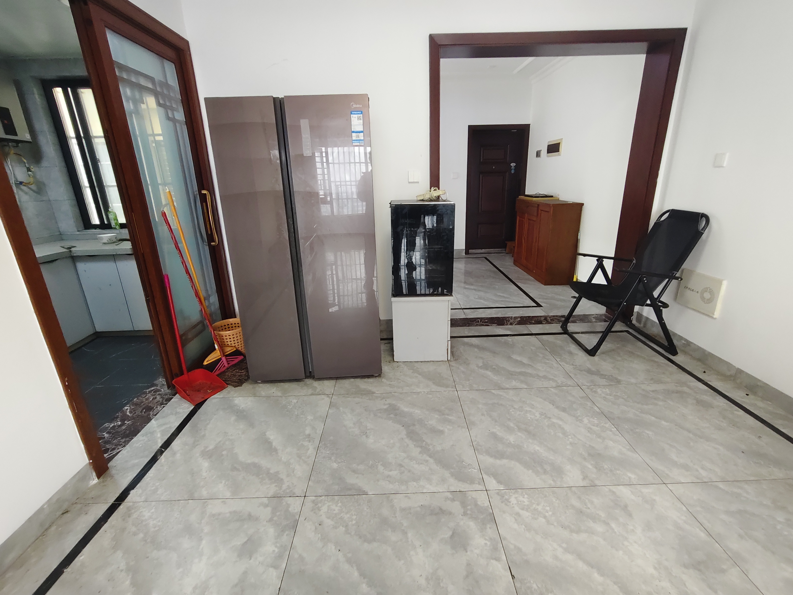 消防总队琼山住宅小区 3室2厅3卫 3000.0元/月 消防总队琼山住宅小区 3室2厅3卫 3000.0元/月室内图