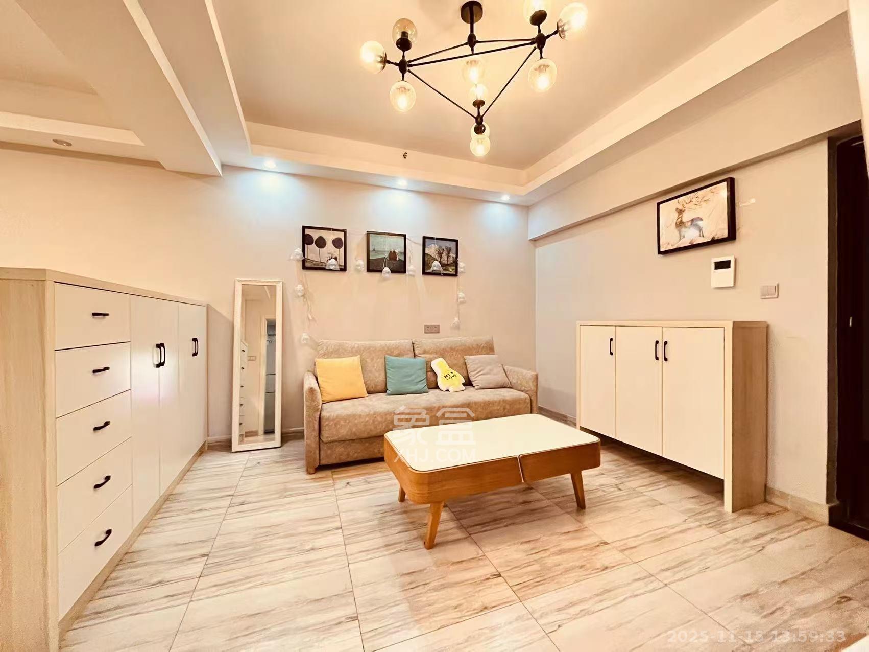 中交里城  1室1厅1卫    2100.0元/月室内图