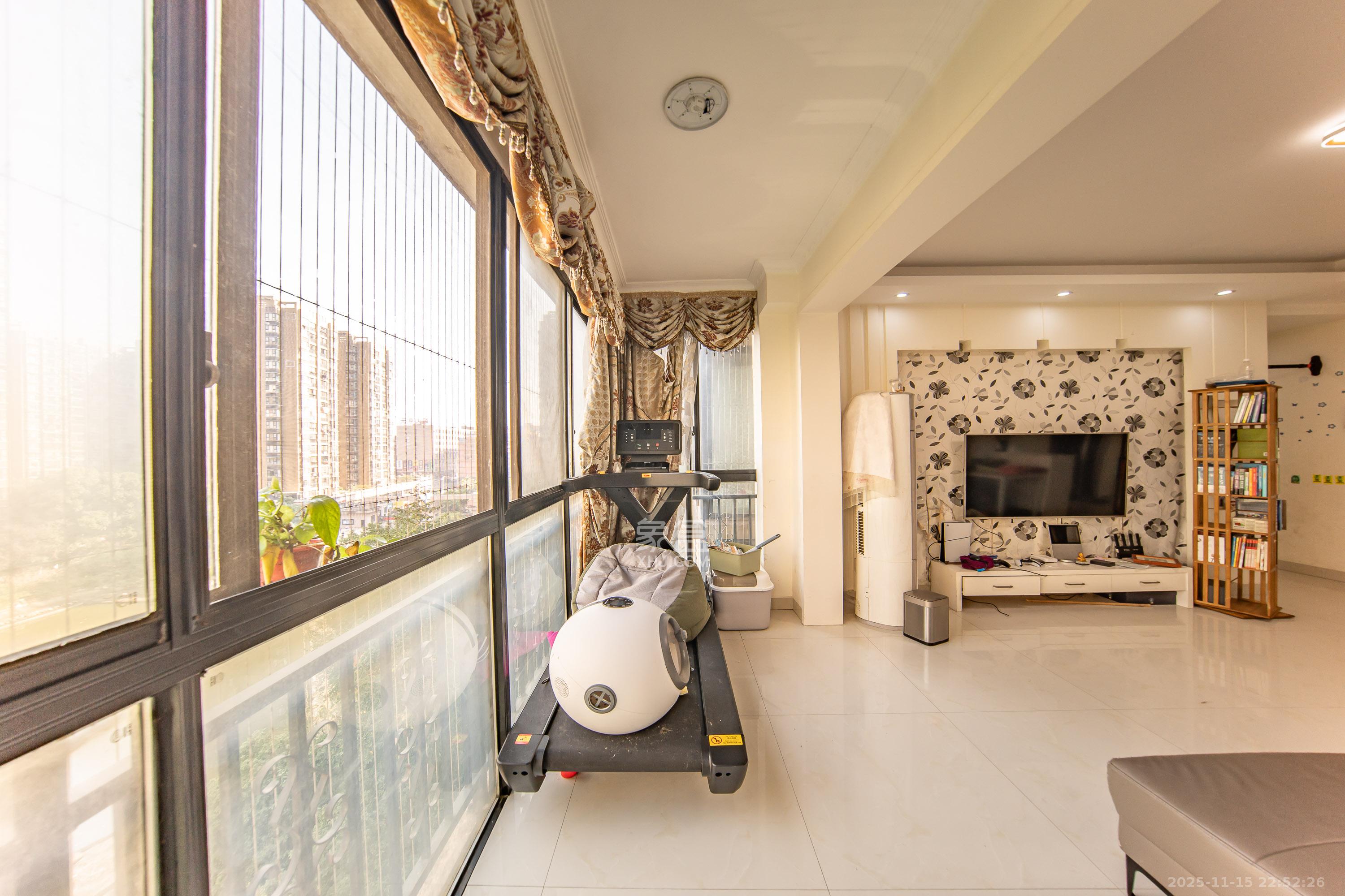 金鼎公园尚  4室2厅2卫    95.0万阳台