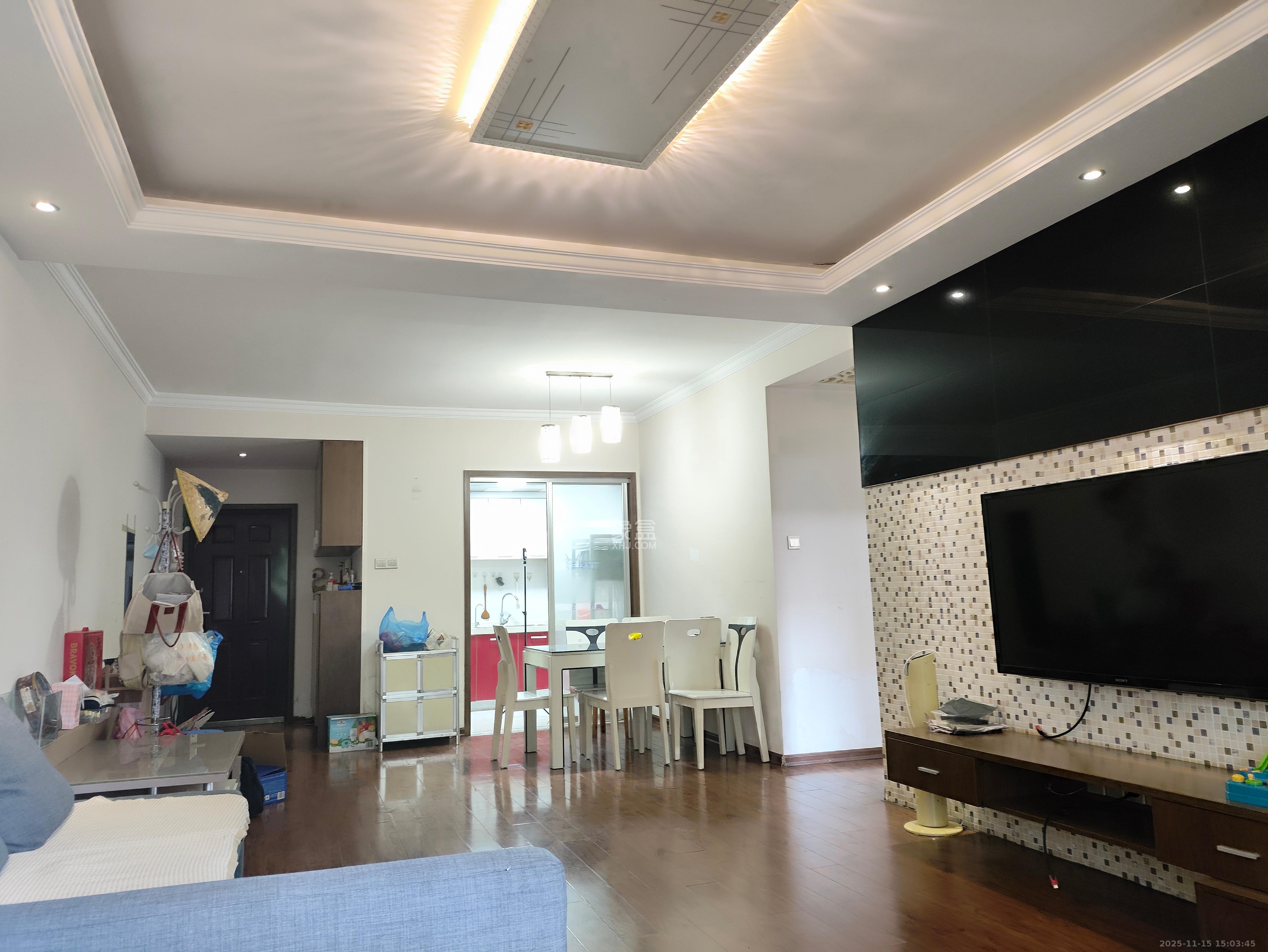 钱隆樽品(一、二、三期)  3室2厅2卫    2500.0元/月