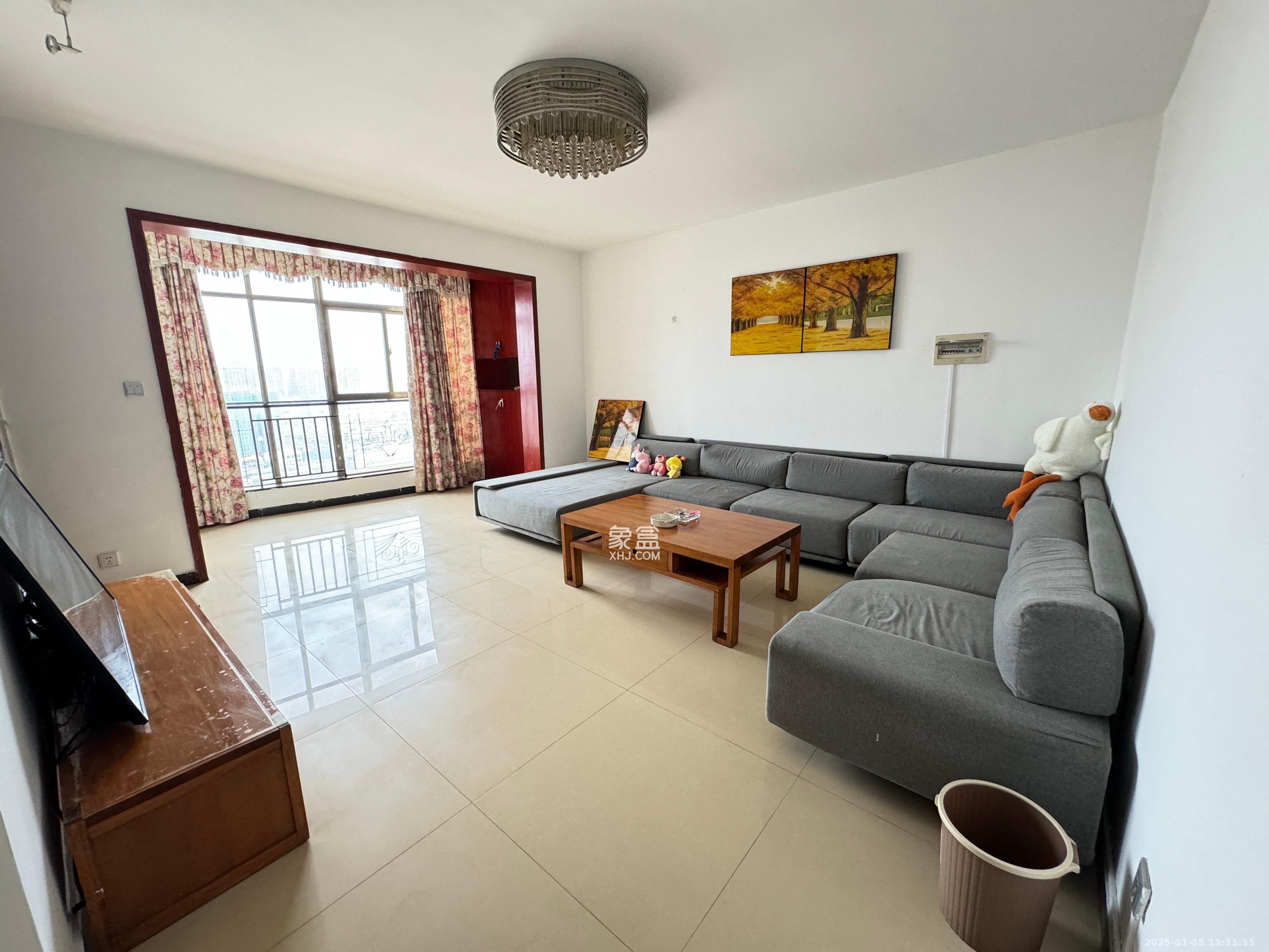 城南郡  4室2厅2卫    3300.0元/月