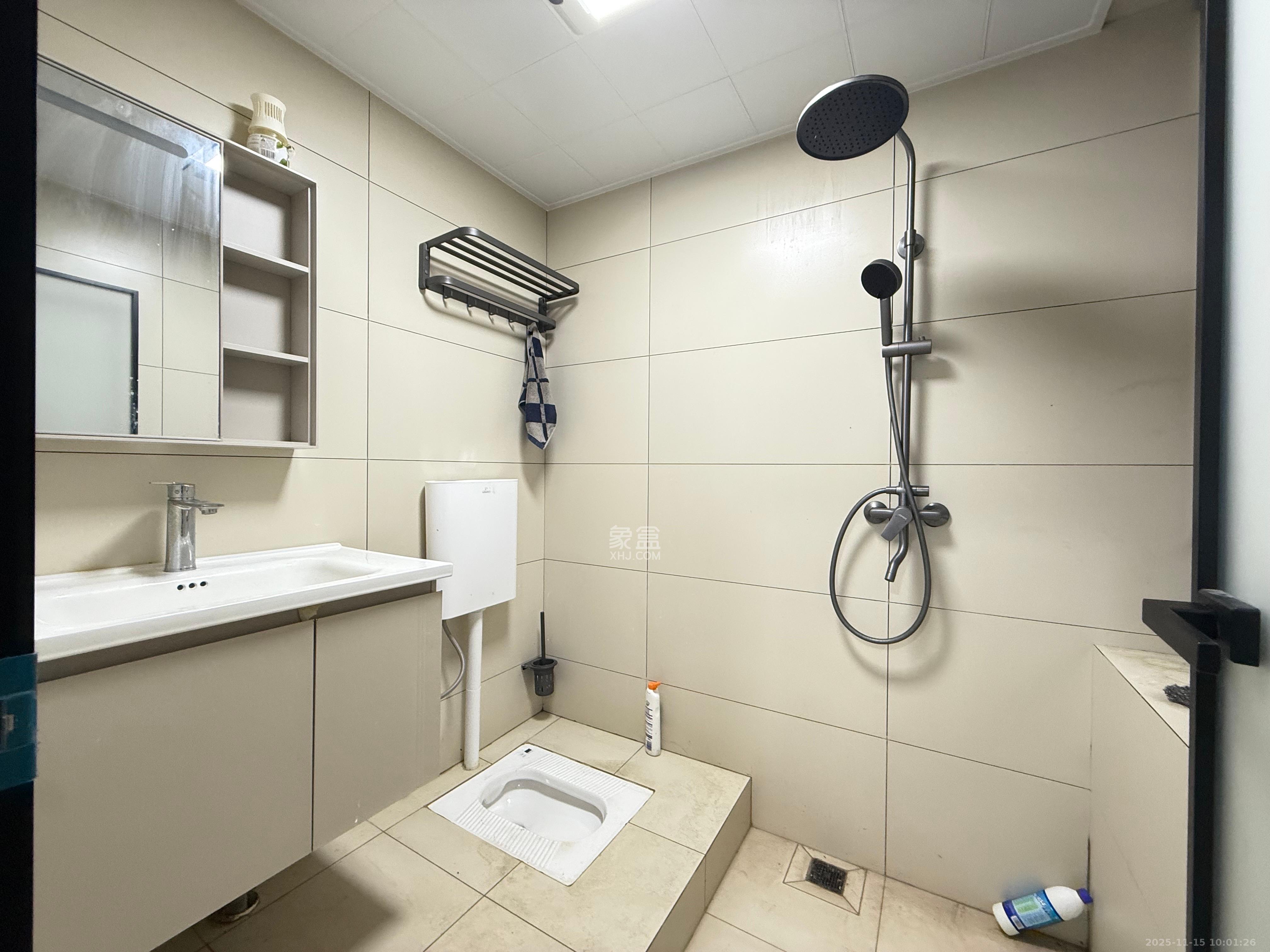 植物油宿舍  2室1厅1卫    1700.0元/月室内图