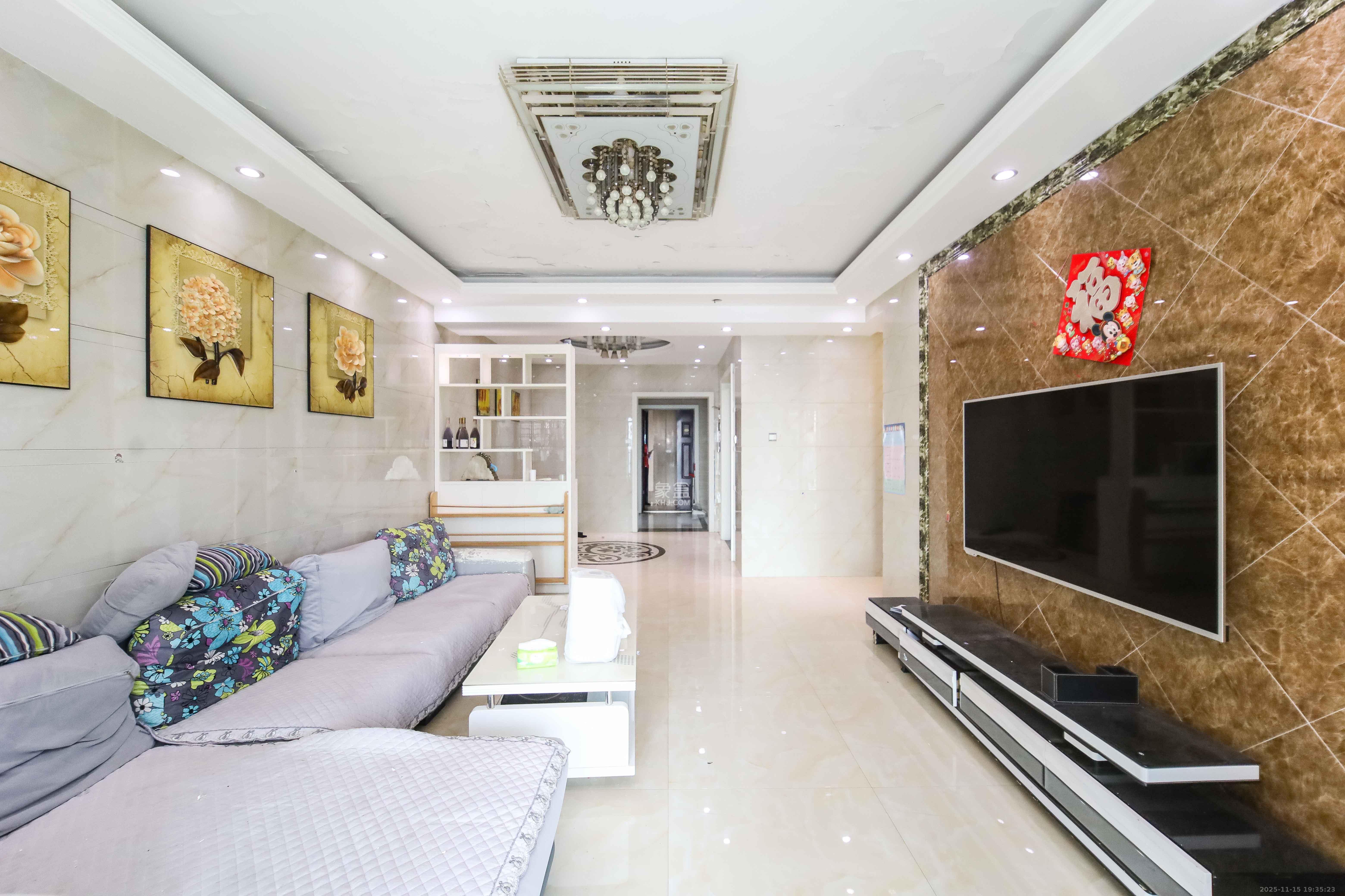 湘域熙岸  3室2厅2卫    145.0万客厅