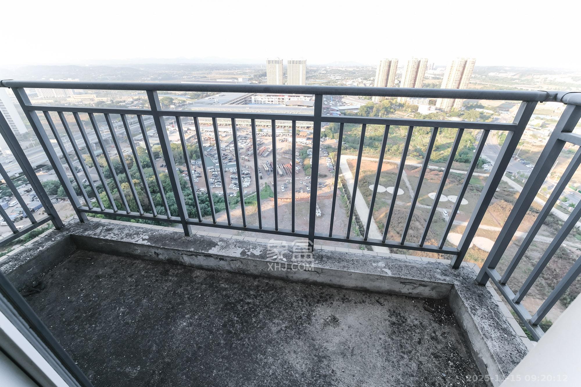 和悦城(蟠龙景苑)  3室2厅2卫    54.0万阳台