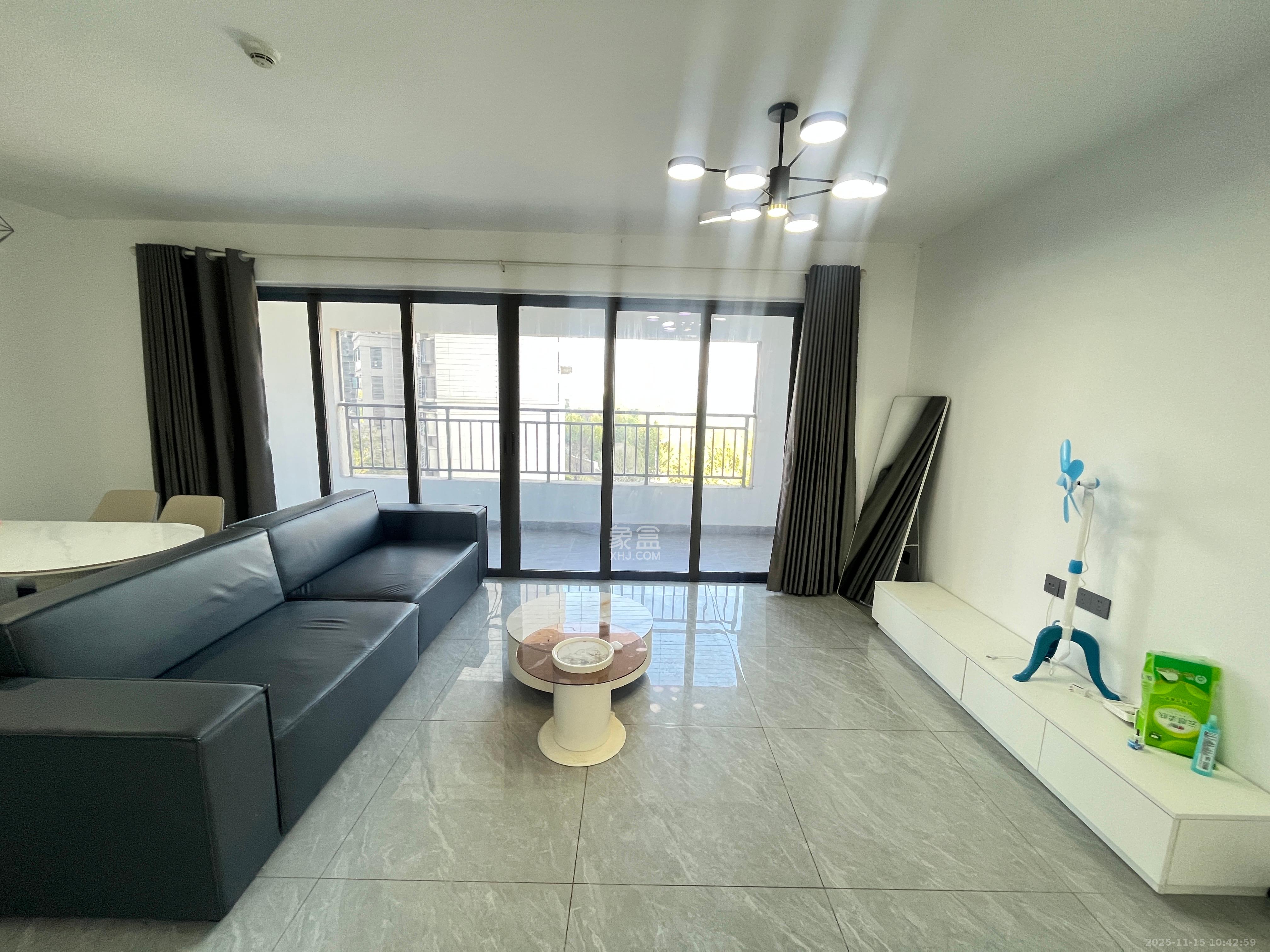 阳光城尚东湾悦江府 3室2厅2卫 2300.0元/月 阳光城尚东湾悦江府 3室2厅2卫 2300.0元/月室内图