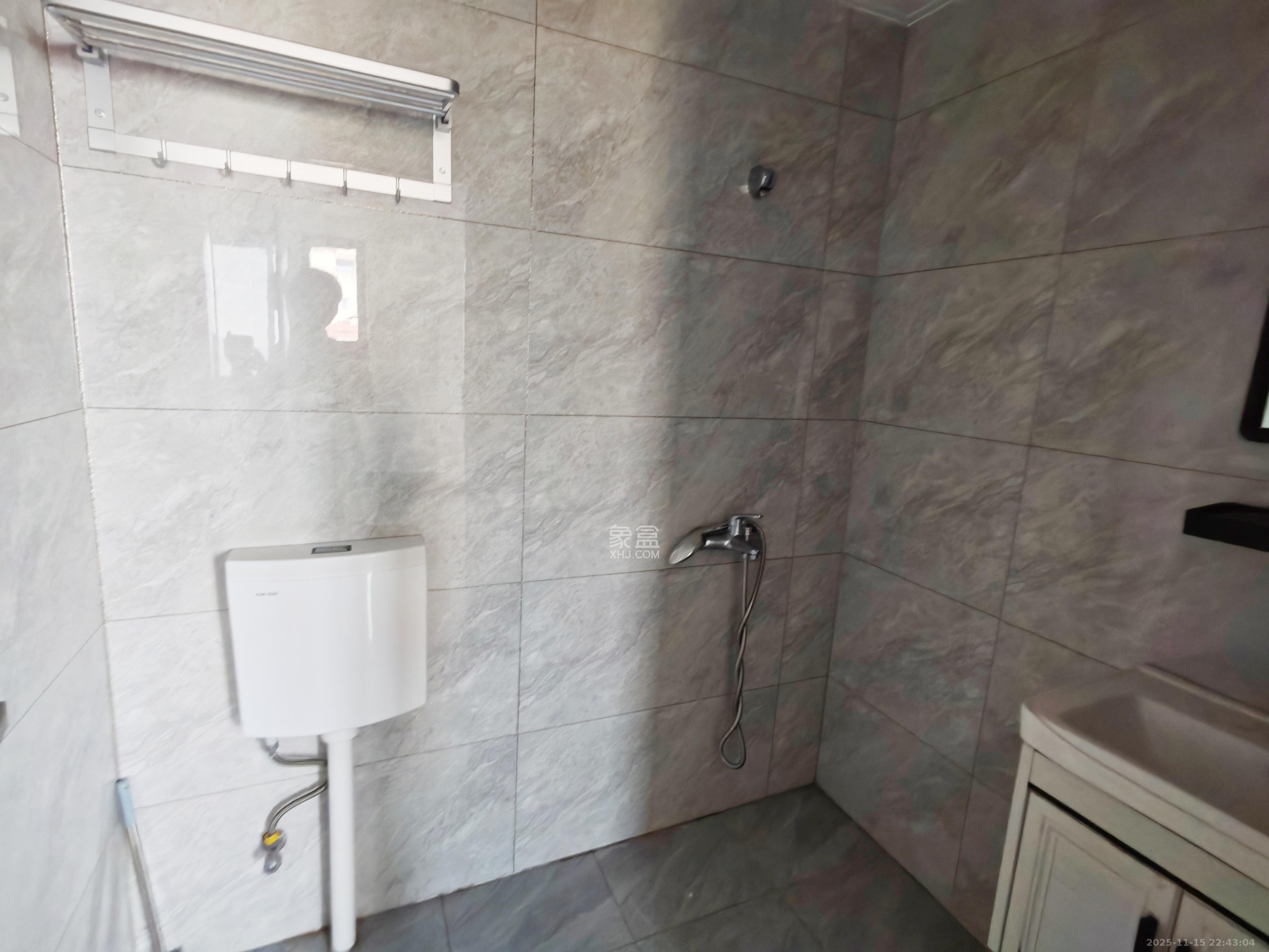 钱隆世家  2室1厅1卫    1600.0元/月室内图