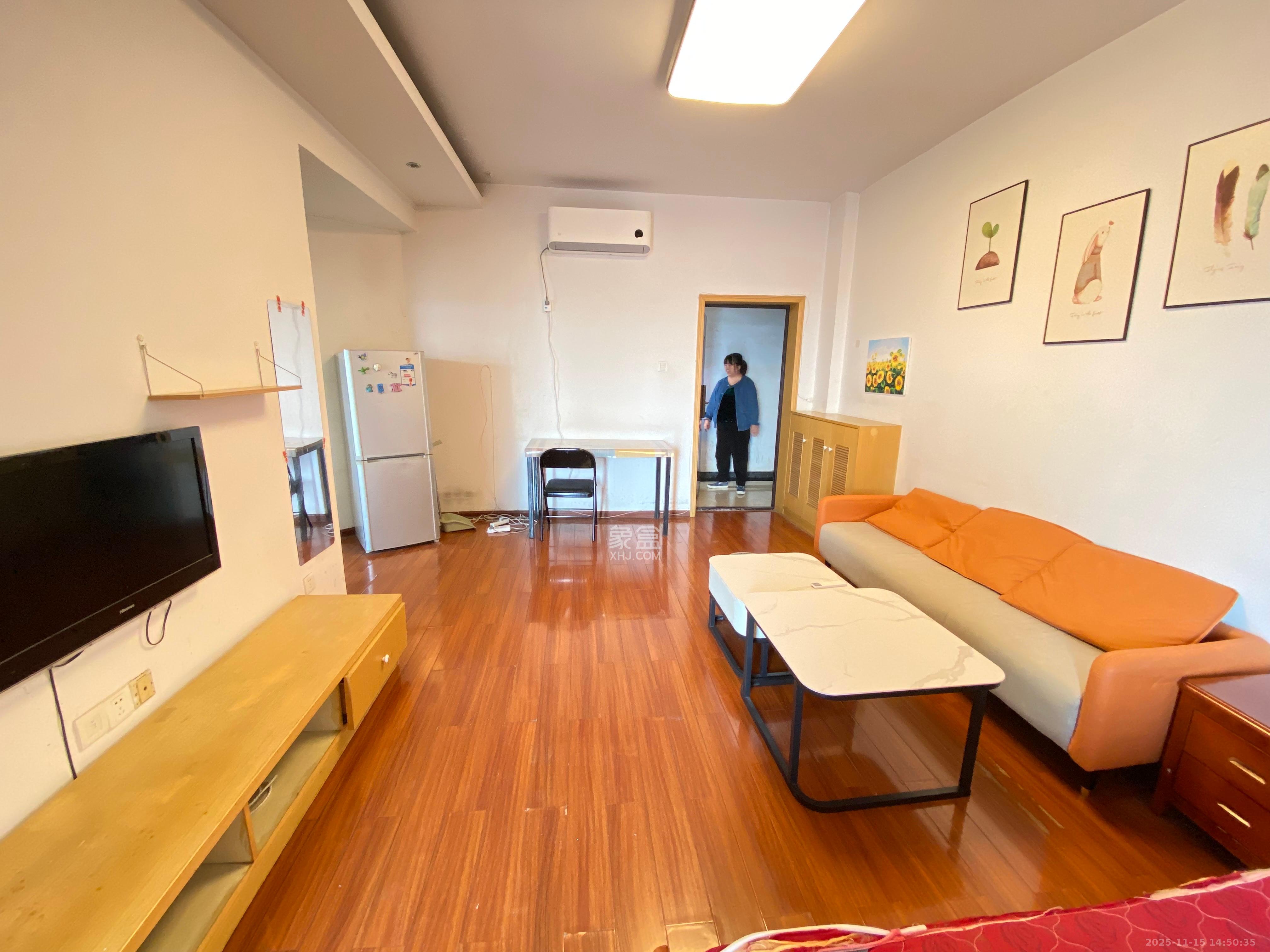 汇富中心  1室1厅1卫    1800.0元/月室内图